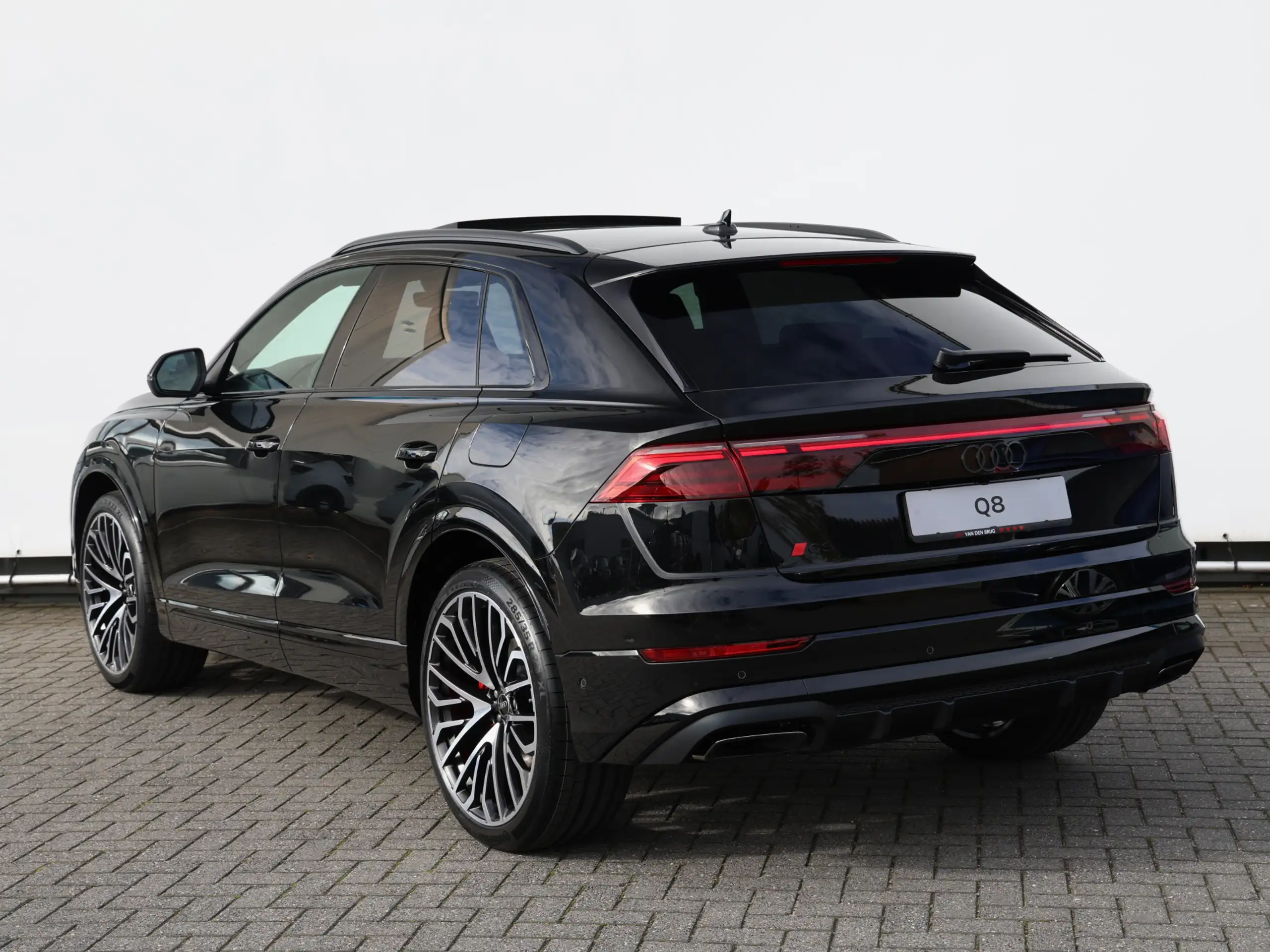 Audi - Q8