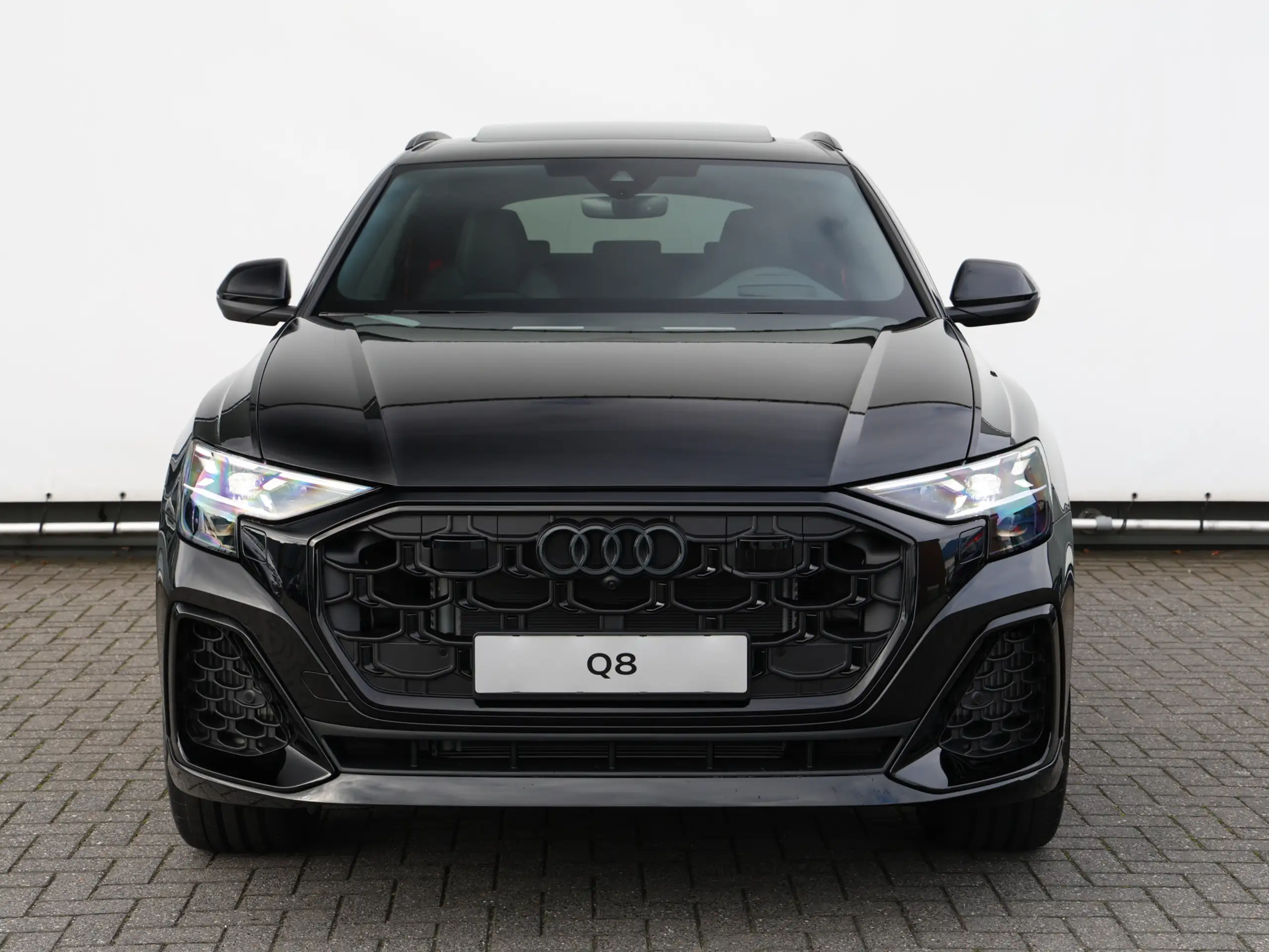 Audi - Q8