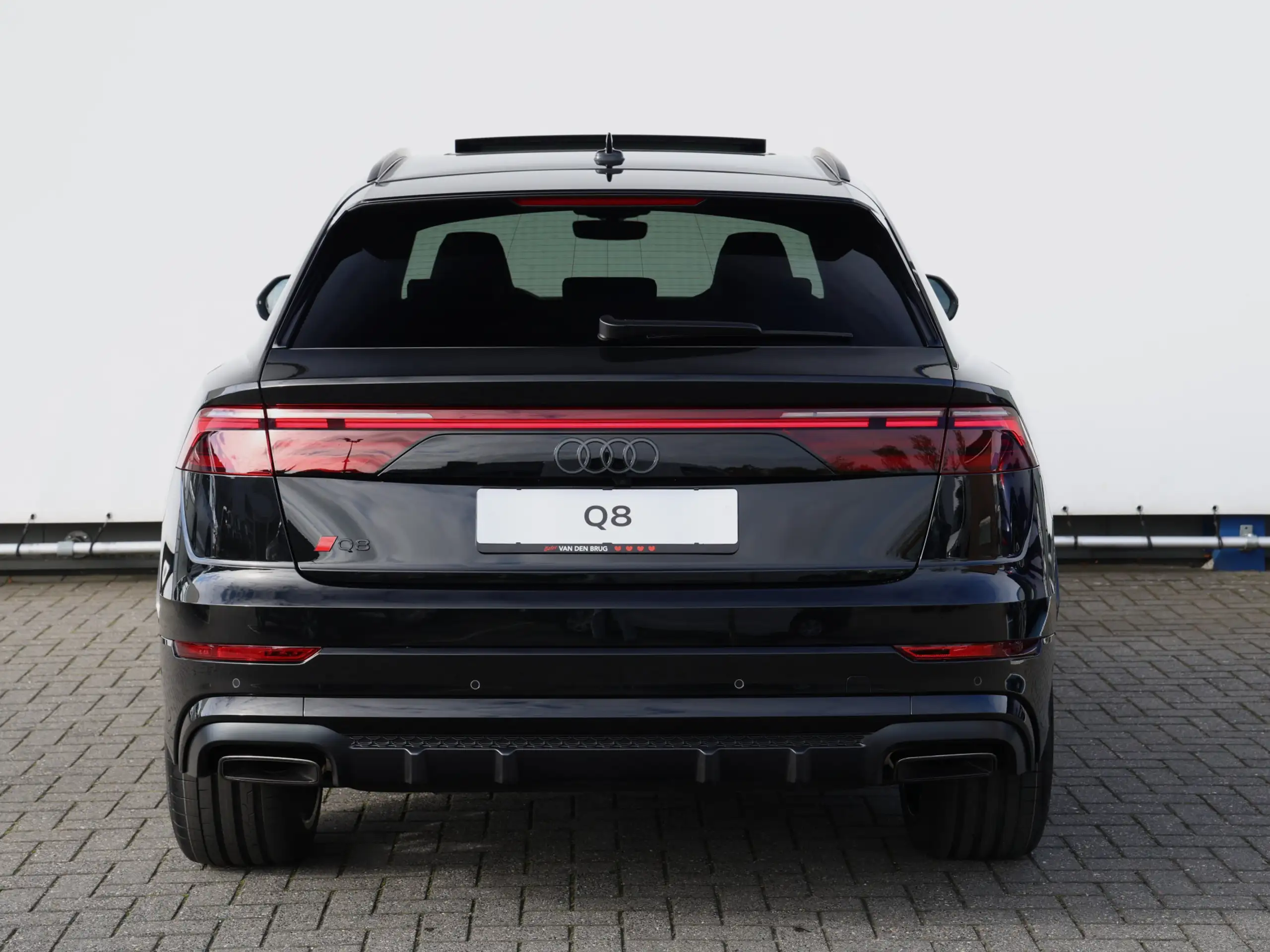 Audi - Q8