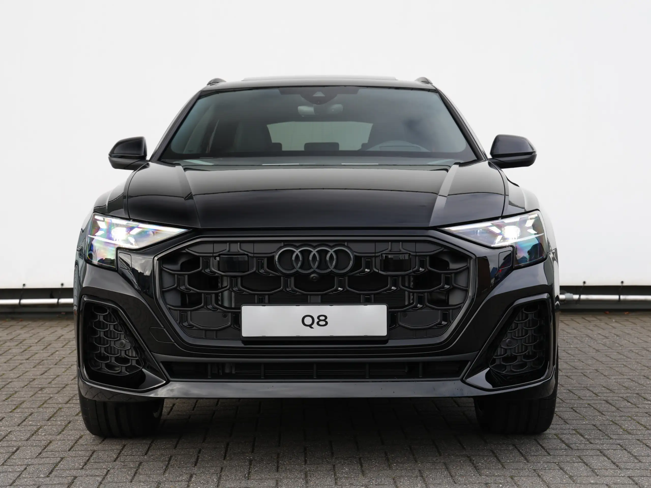 Audi - Q8