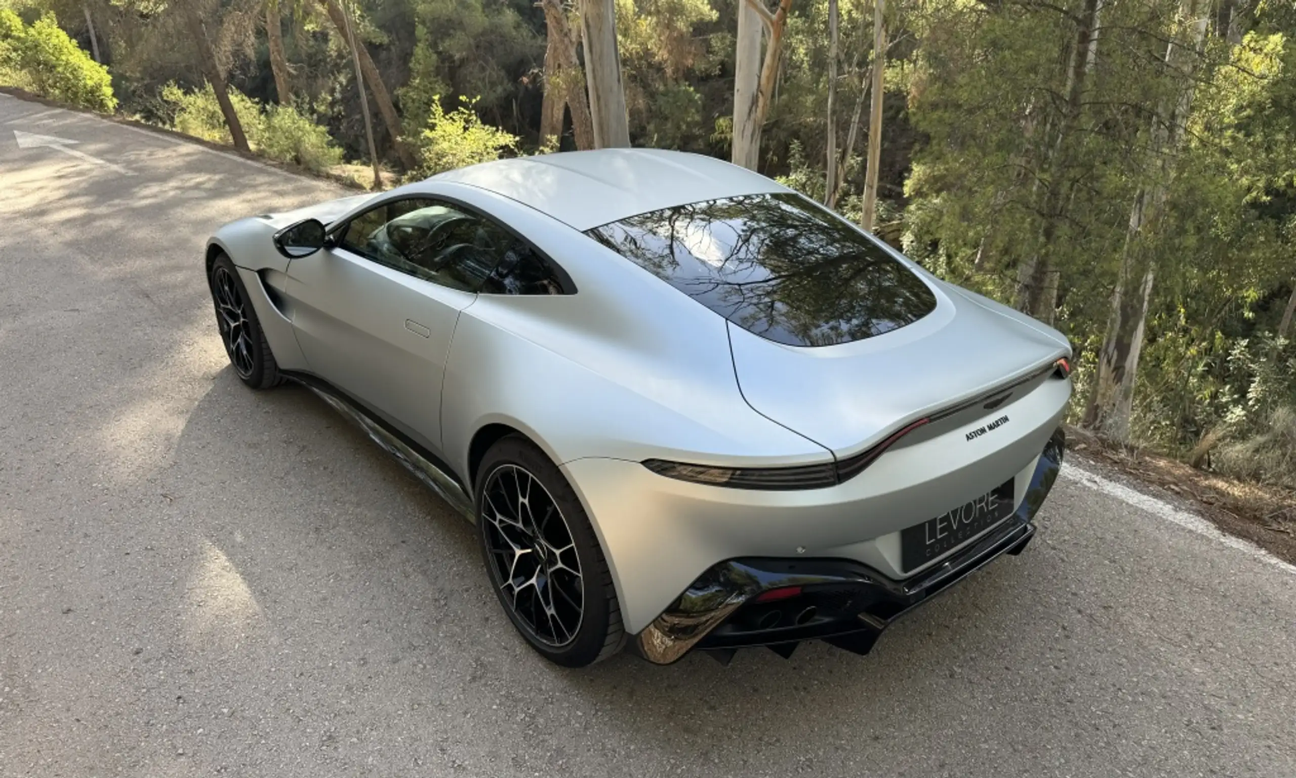 Aston Martin - Vantage