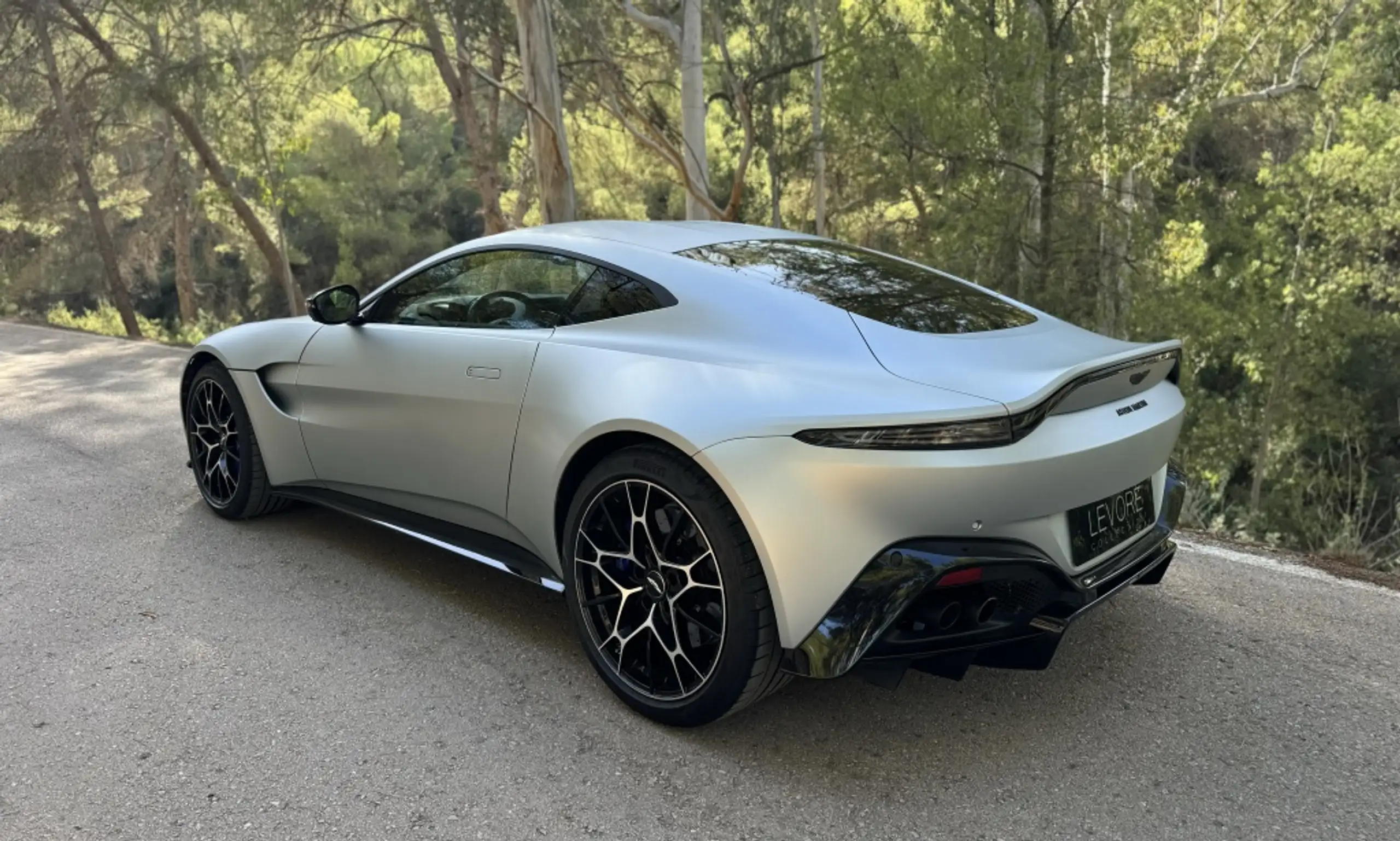 Aston Martin - Vantage