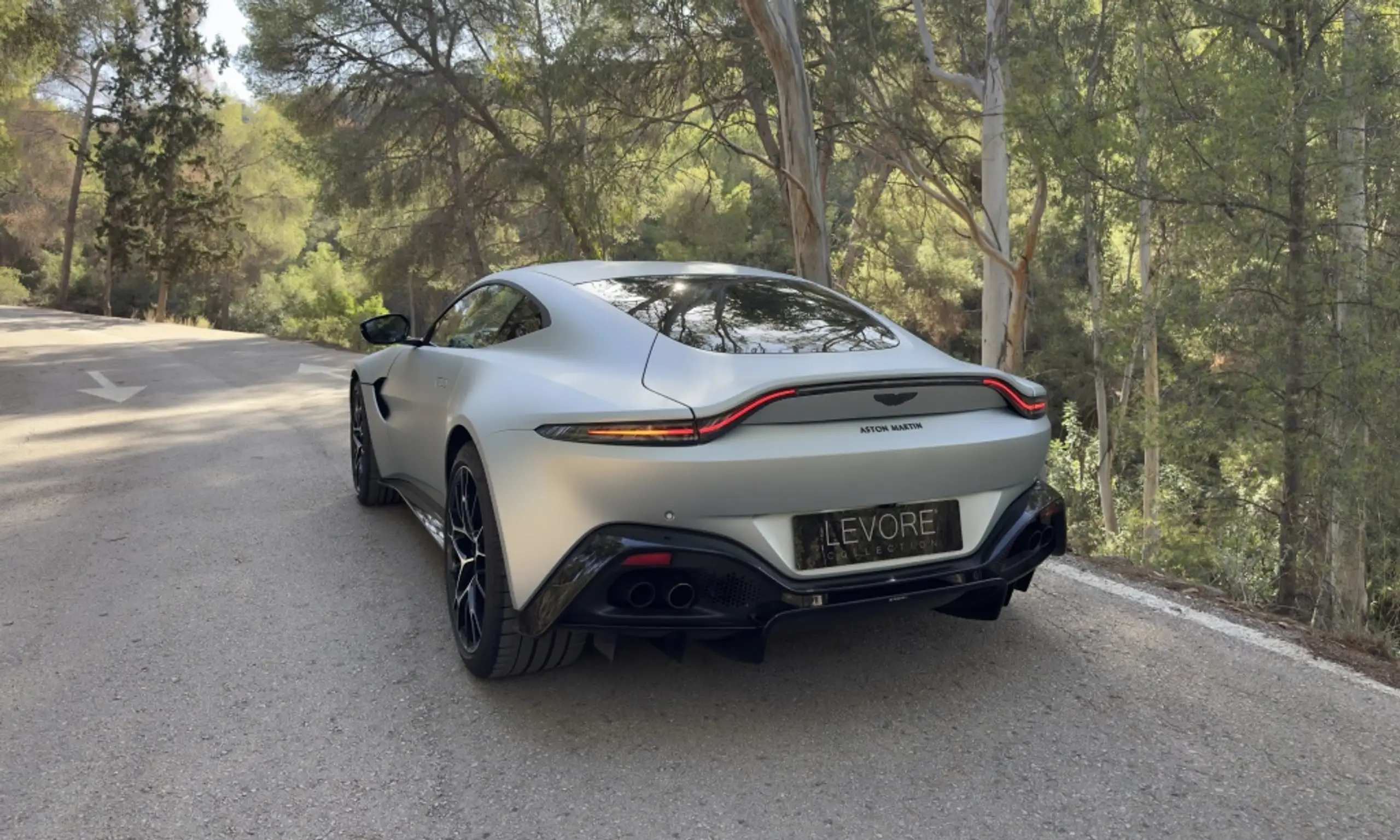 Aston Martin - Vantage