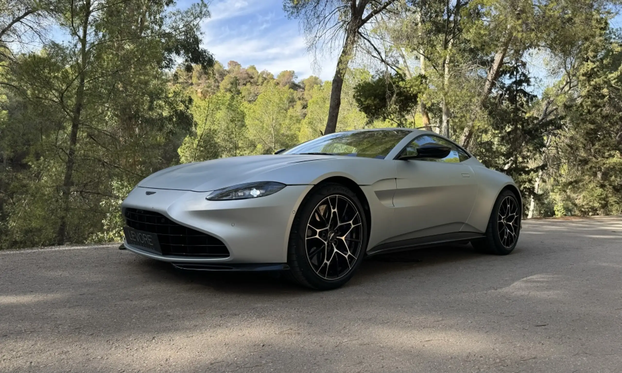 Aston Martin - Vantage