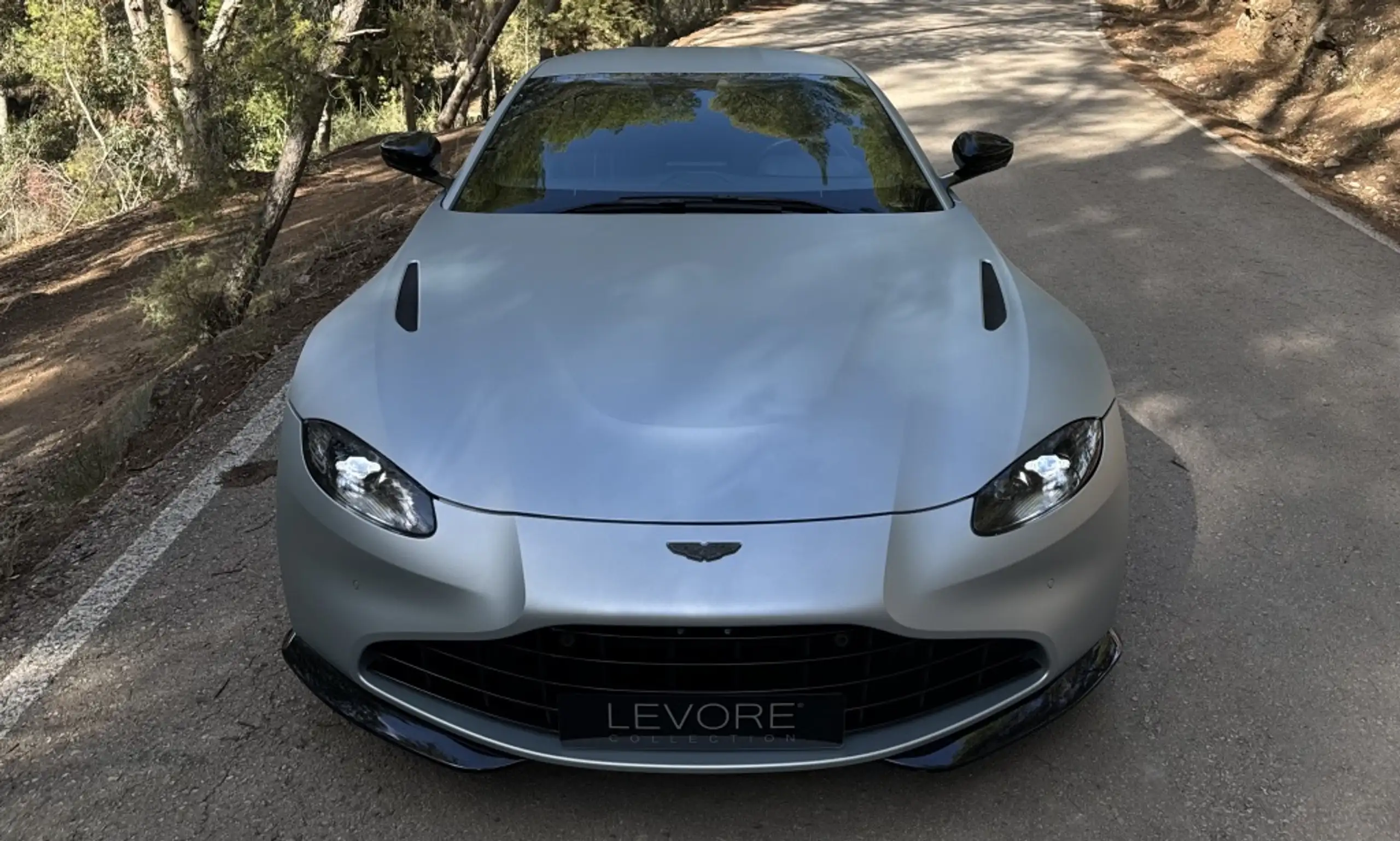 Aston Martin - Vantage