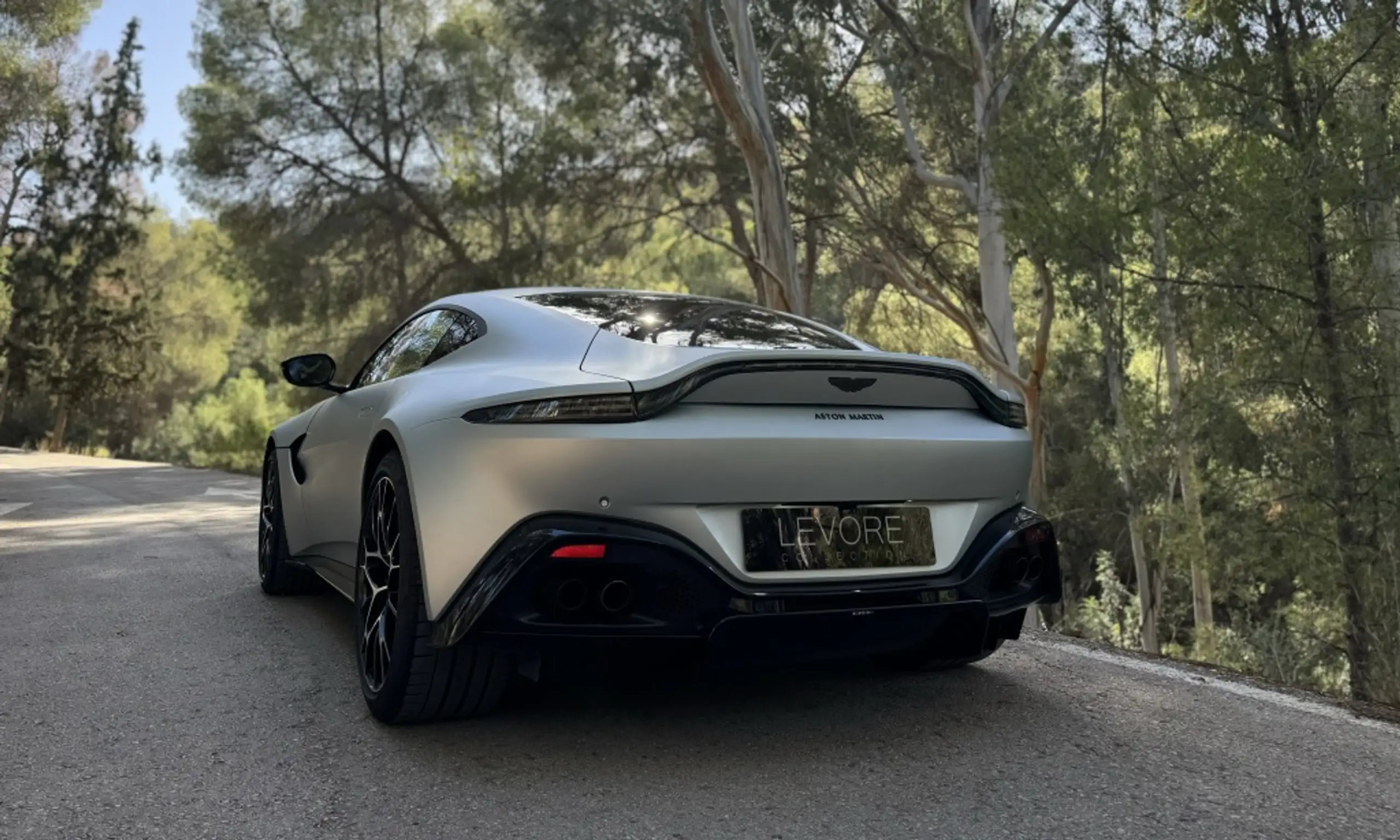 Aston Martin - Vantage