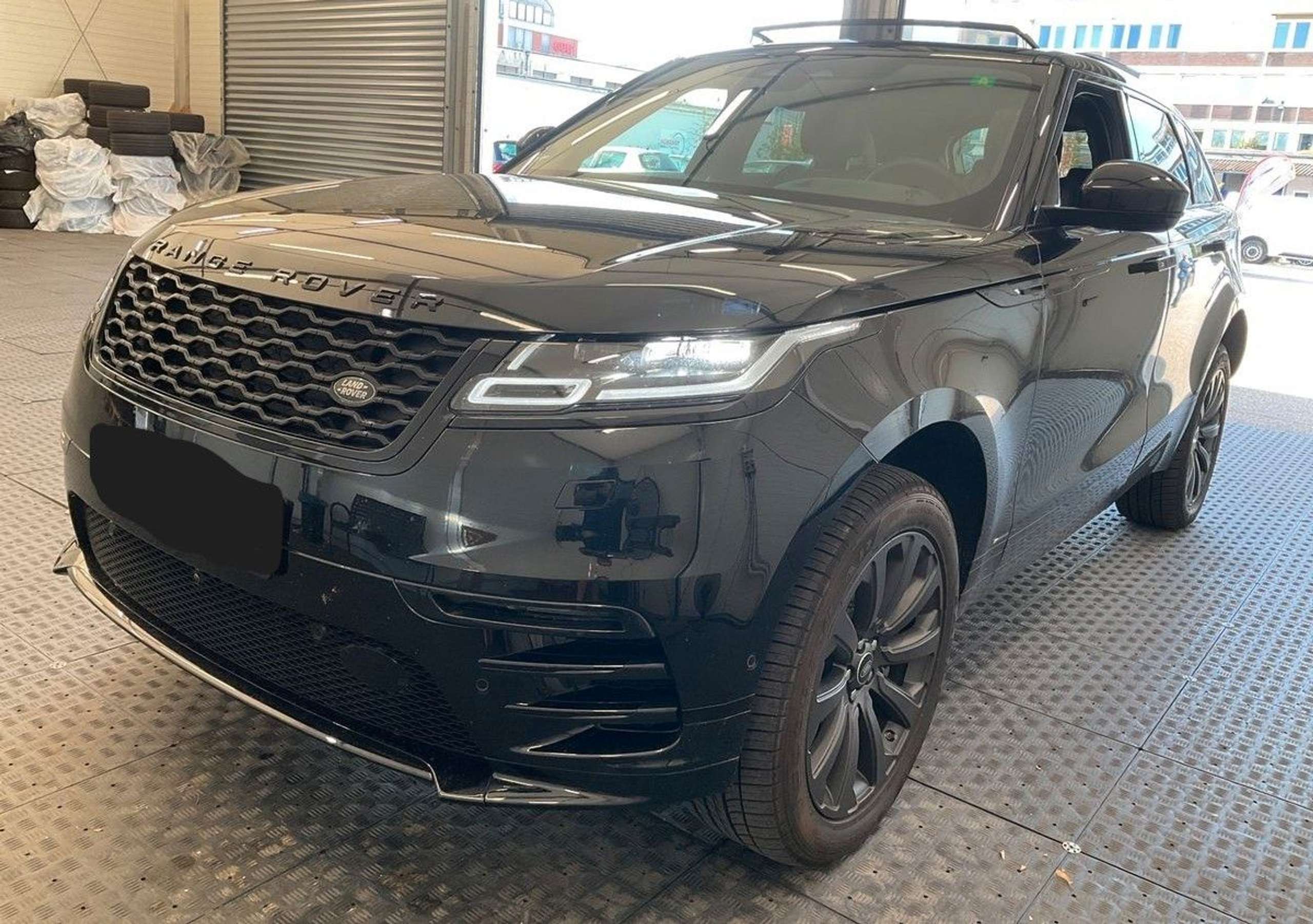 Land Rover - Range Rover Velar