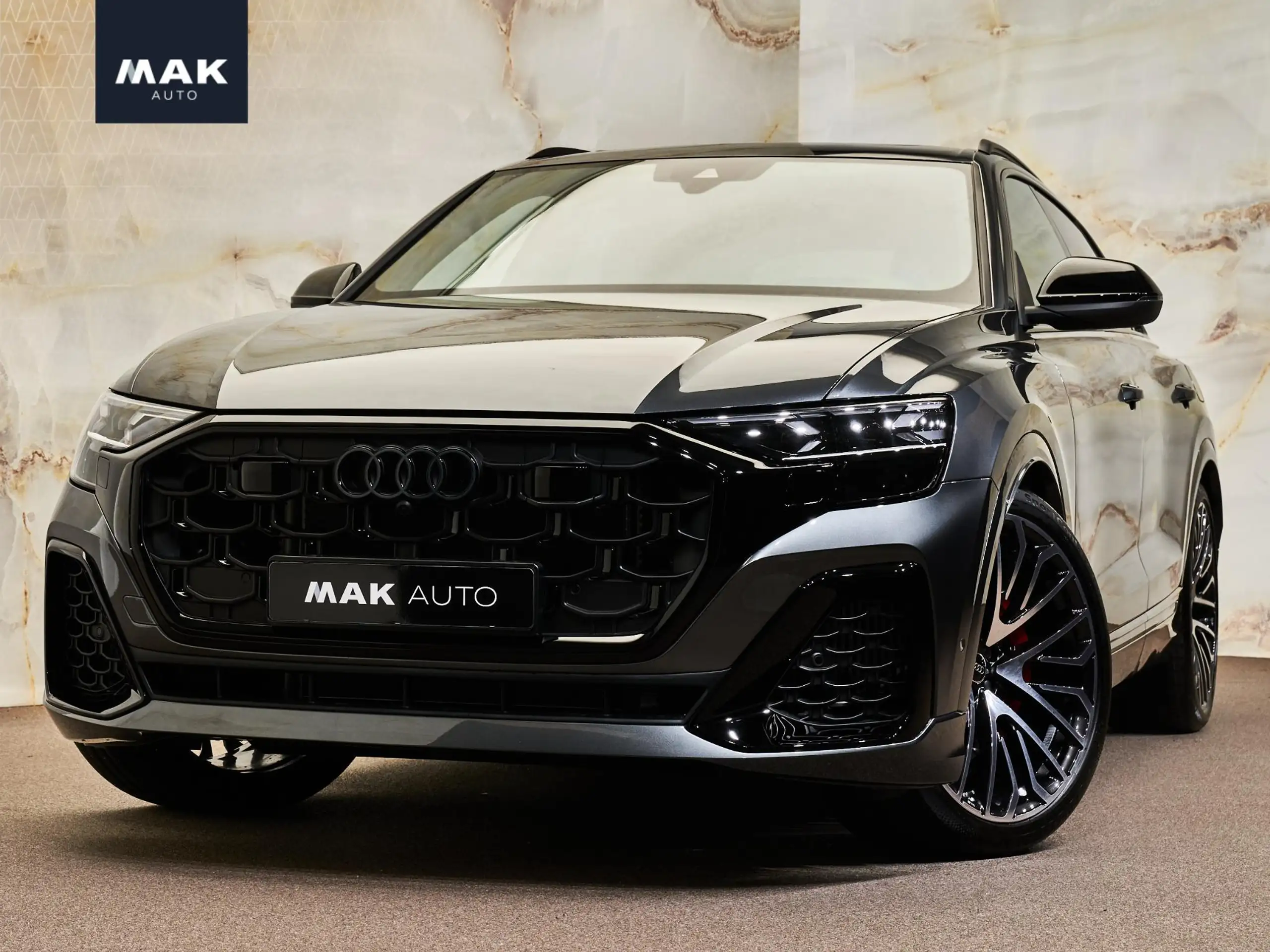 Audi - Q8