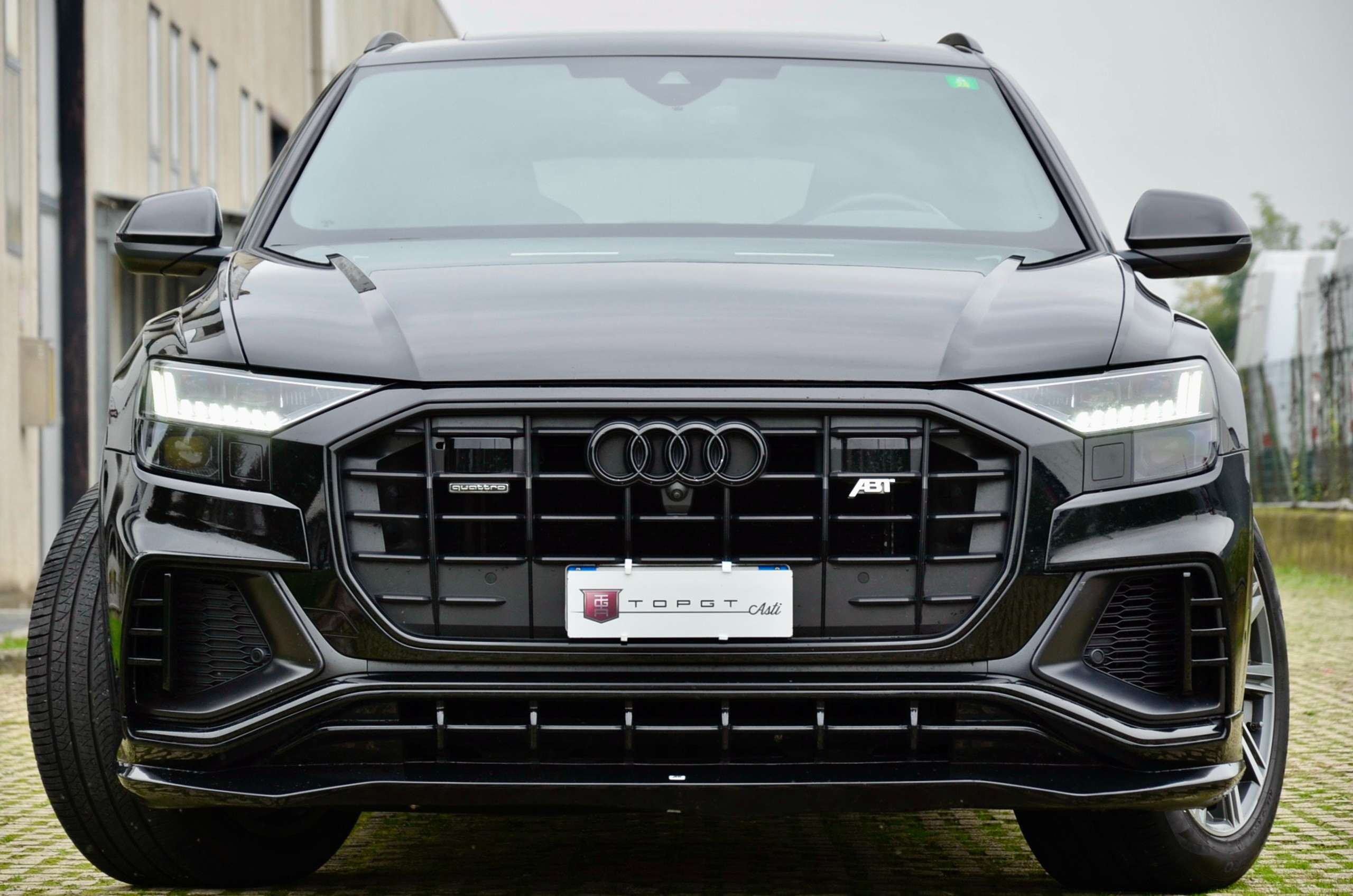 Audi - Q8