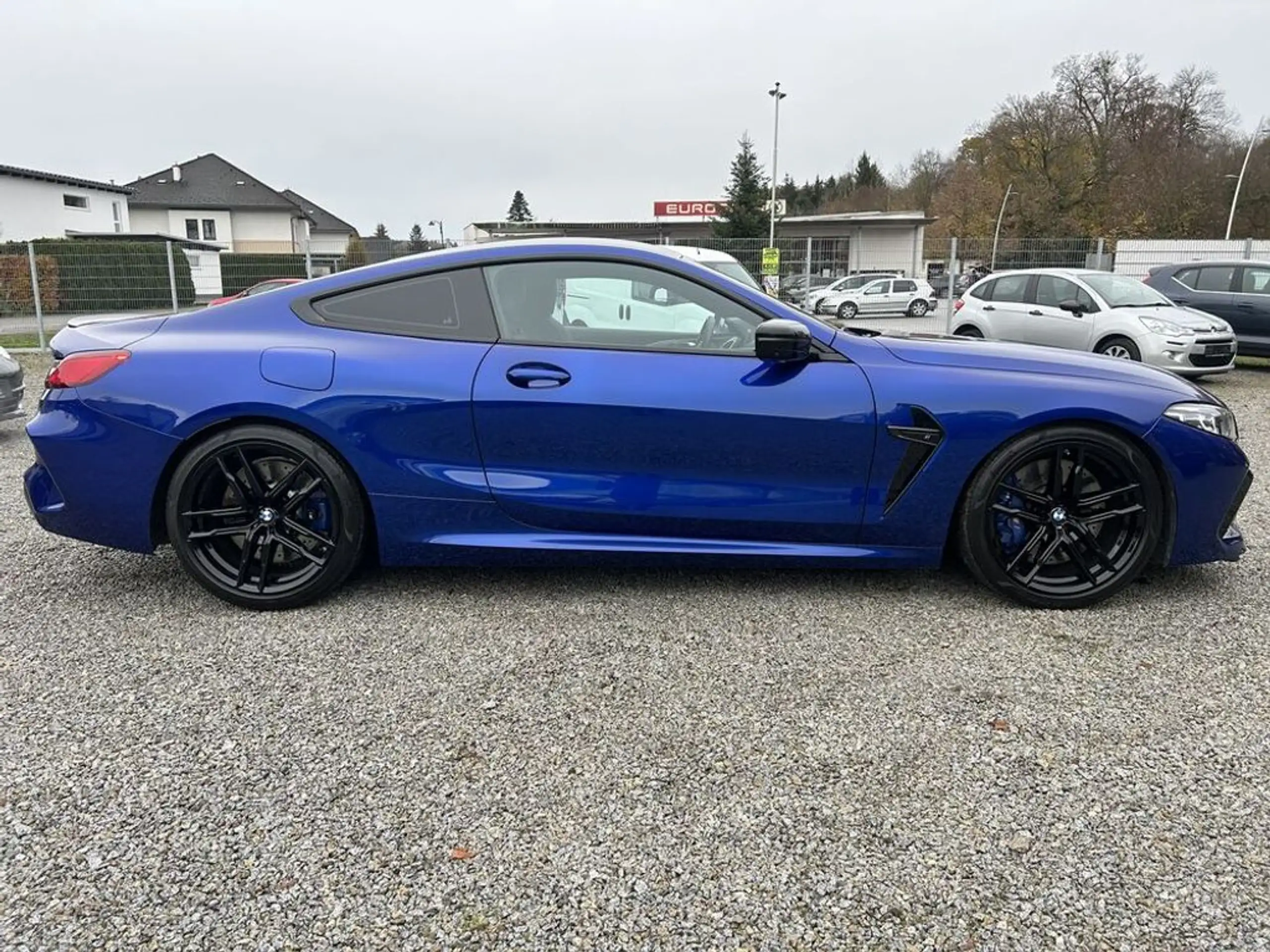 BMW - M8