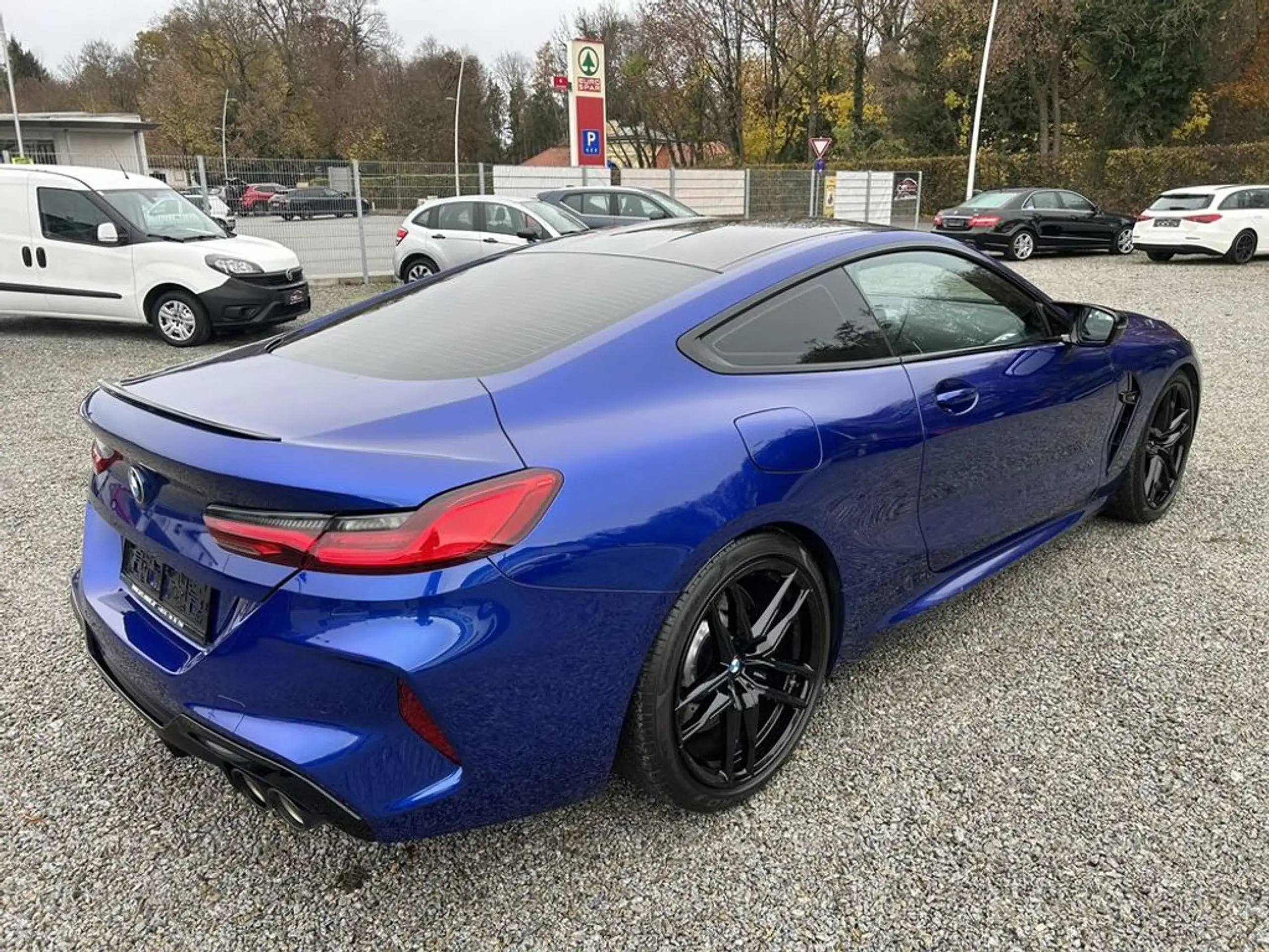 BMW - M8