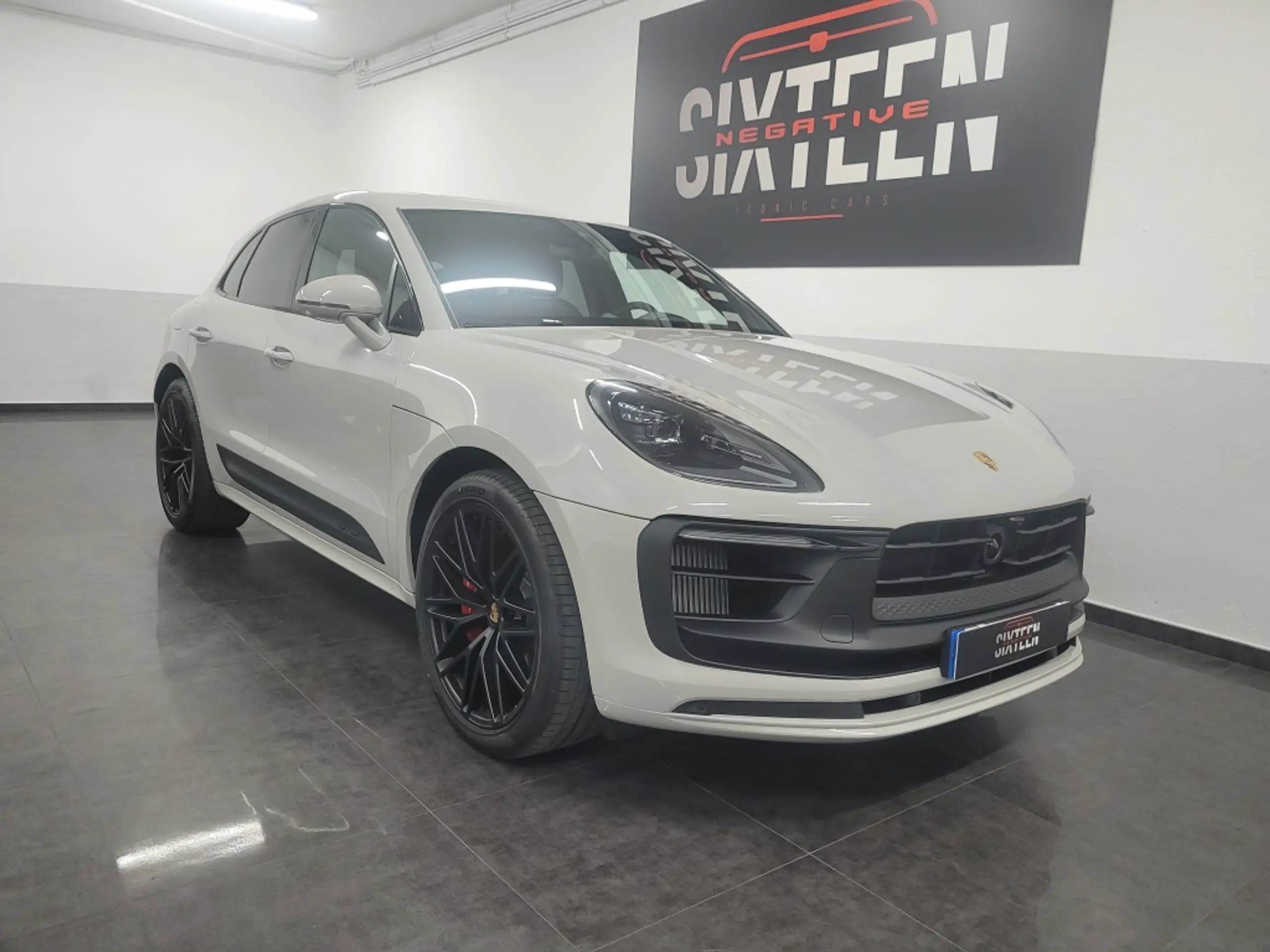 Porsche - Macan