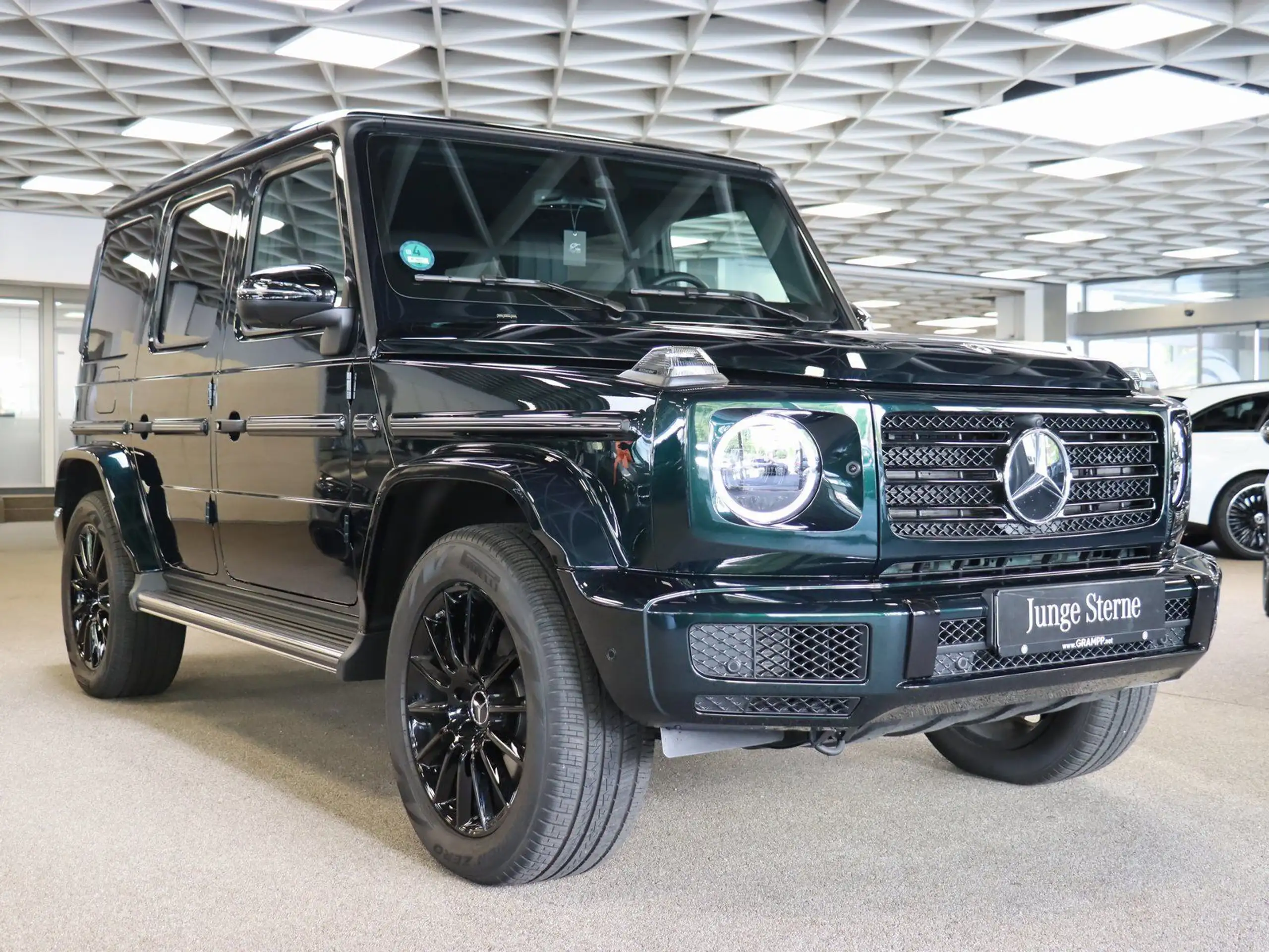 Mercedes-Benz - G 400