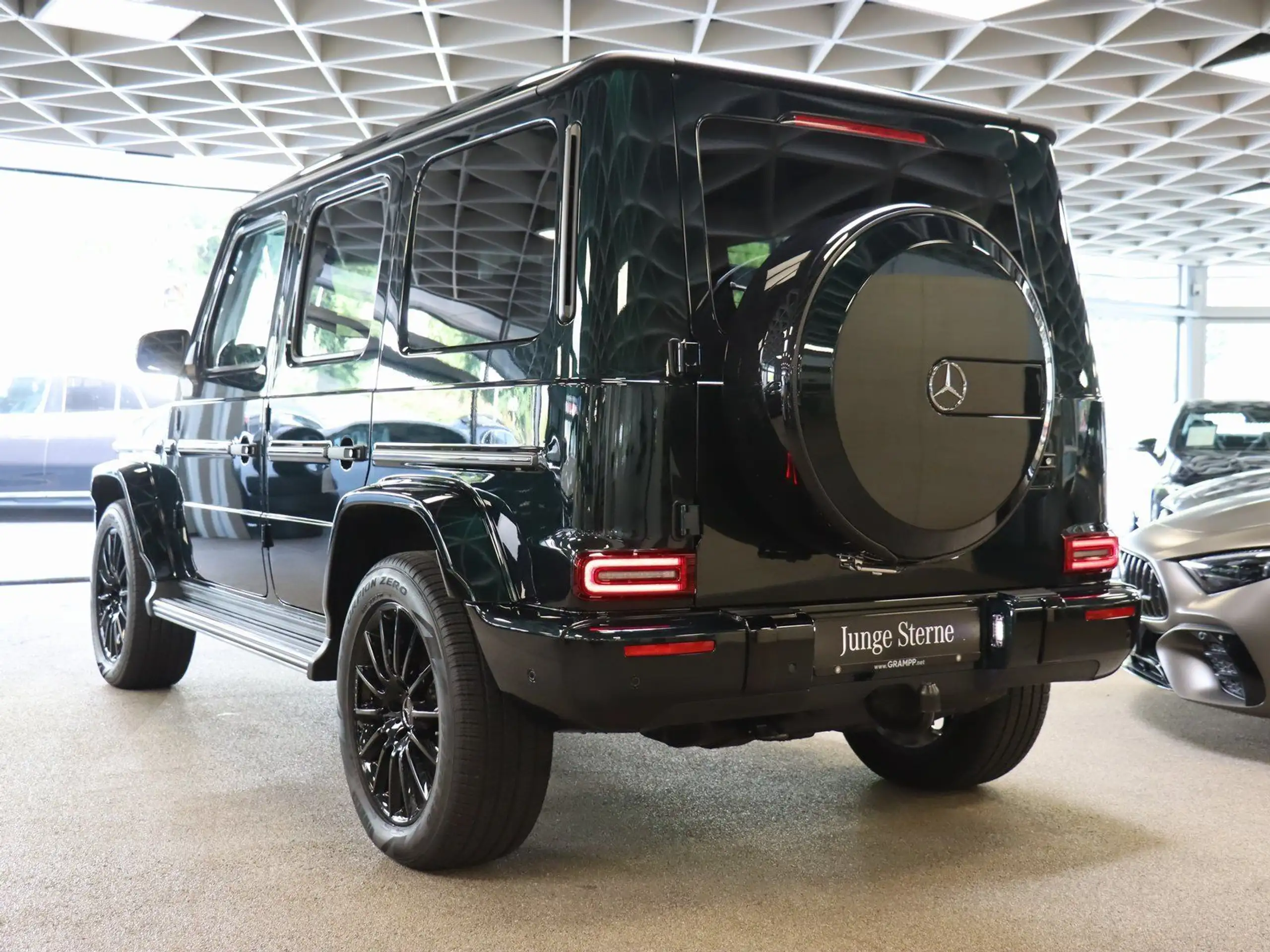 Mercedes-Benz - G 400