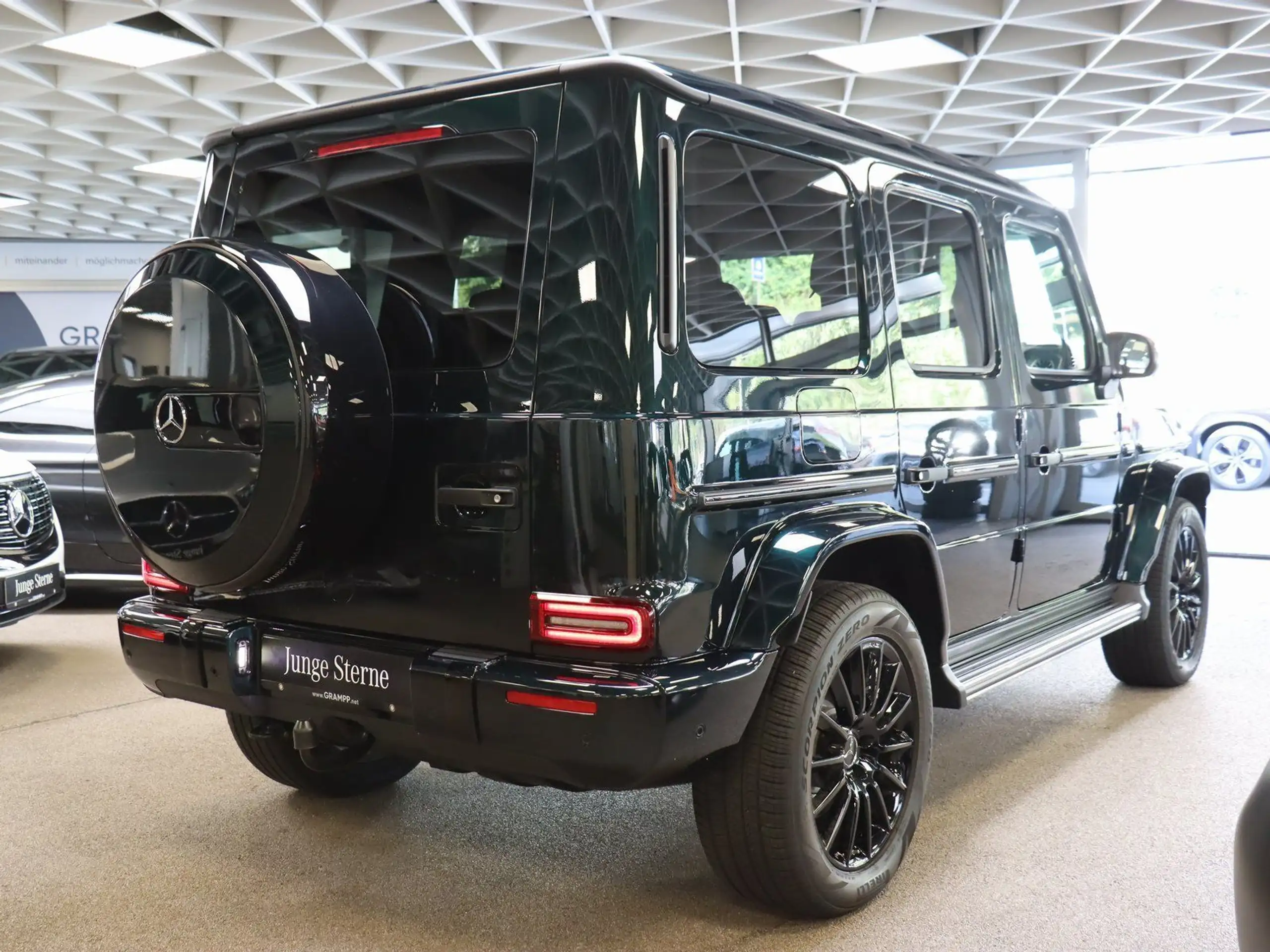 Mercedes-Benz - G 400