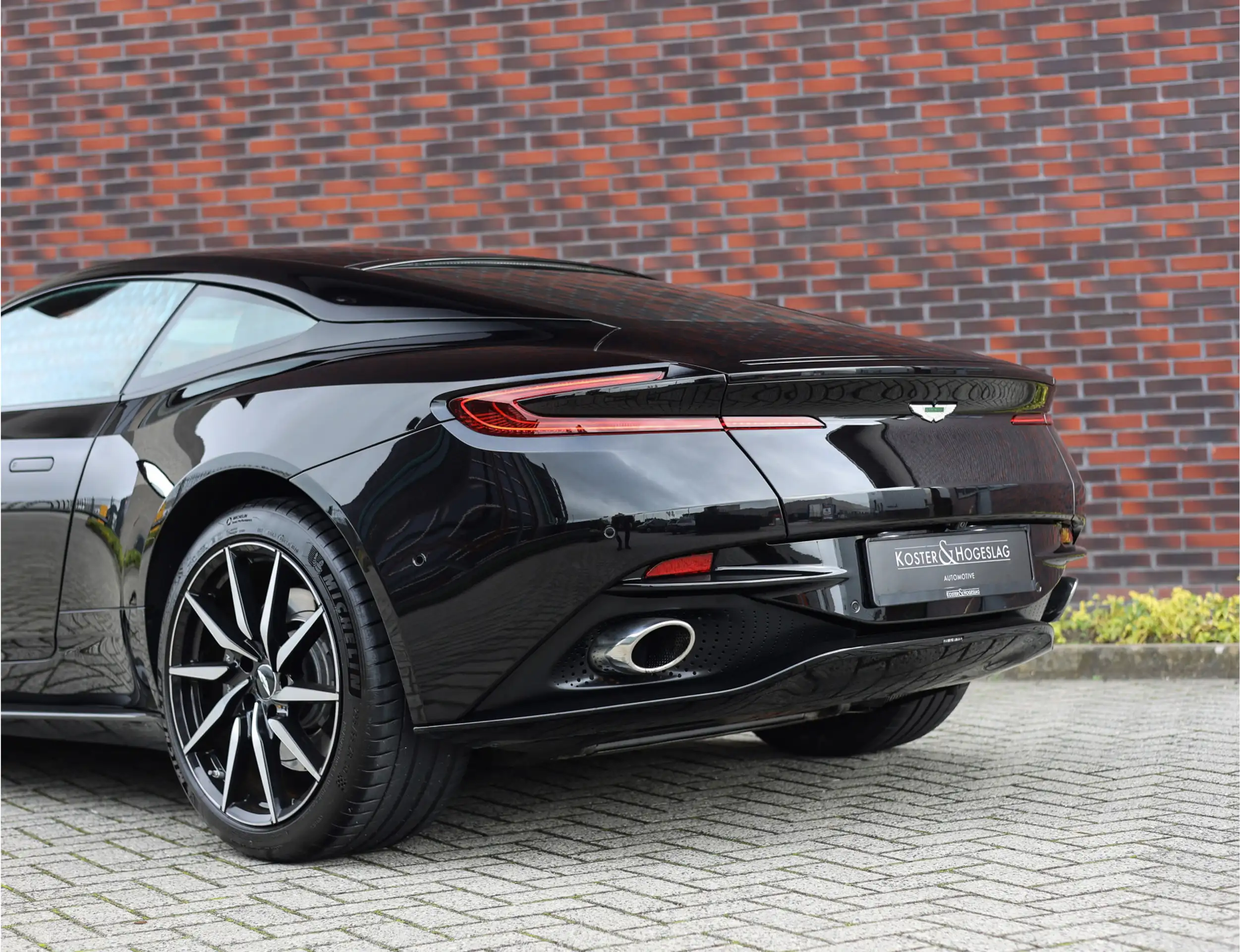 Aston Martin - DB11