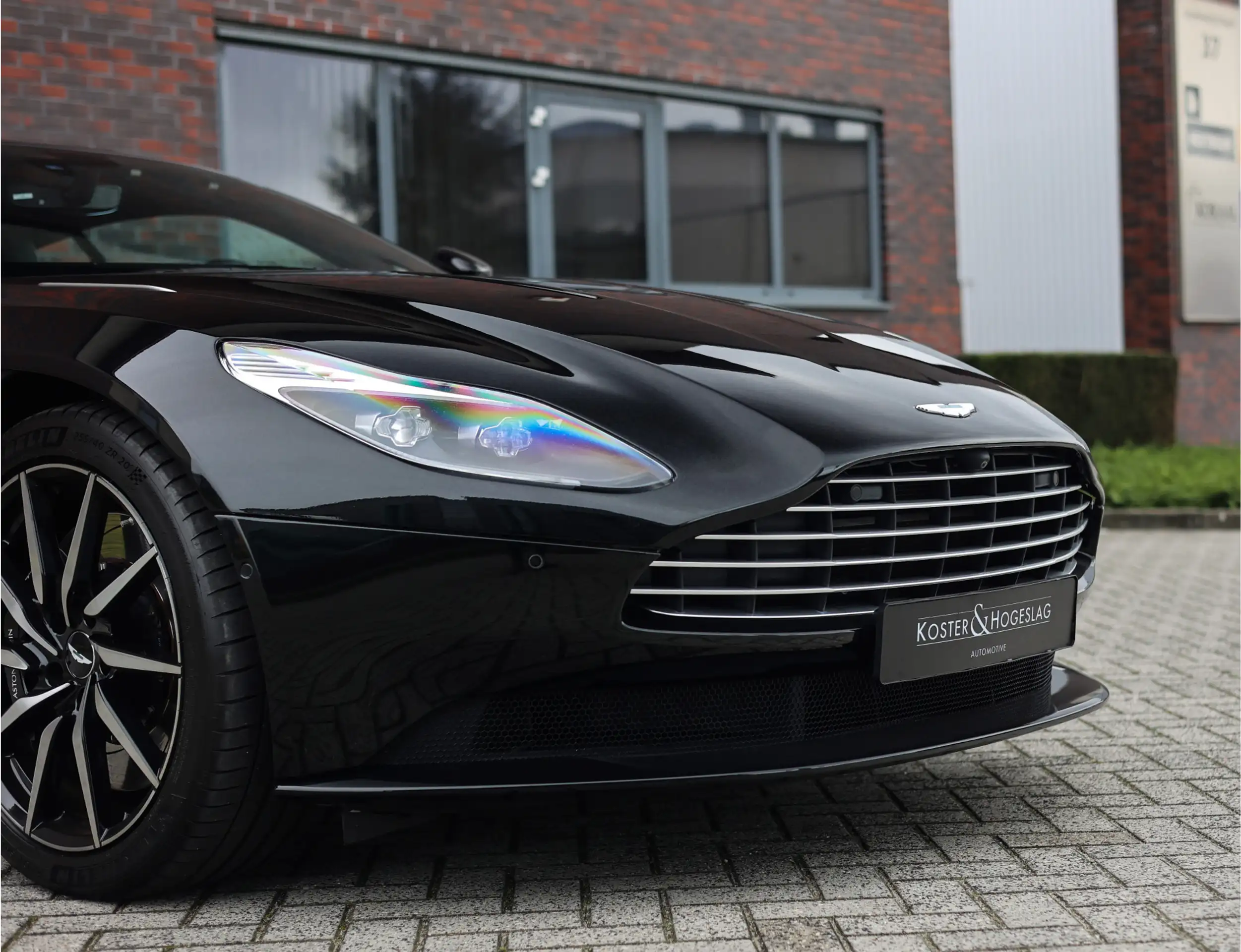 Aston Martin - DB11