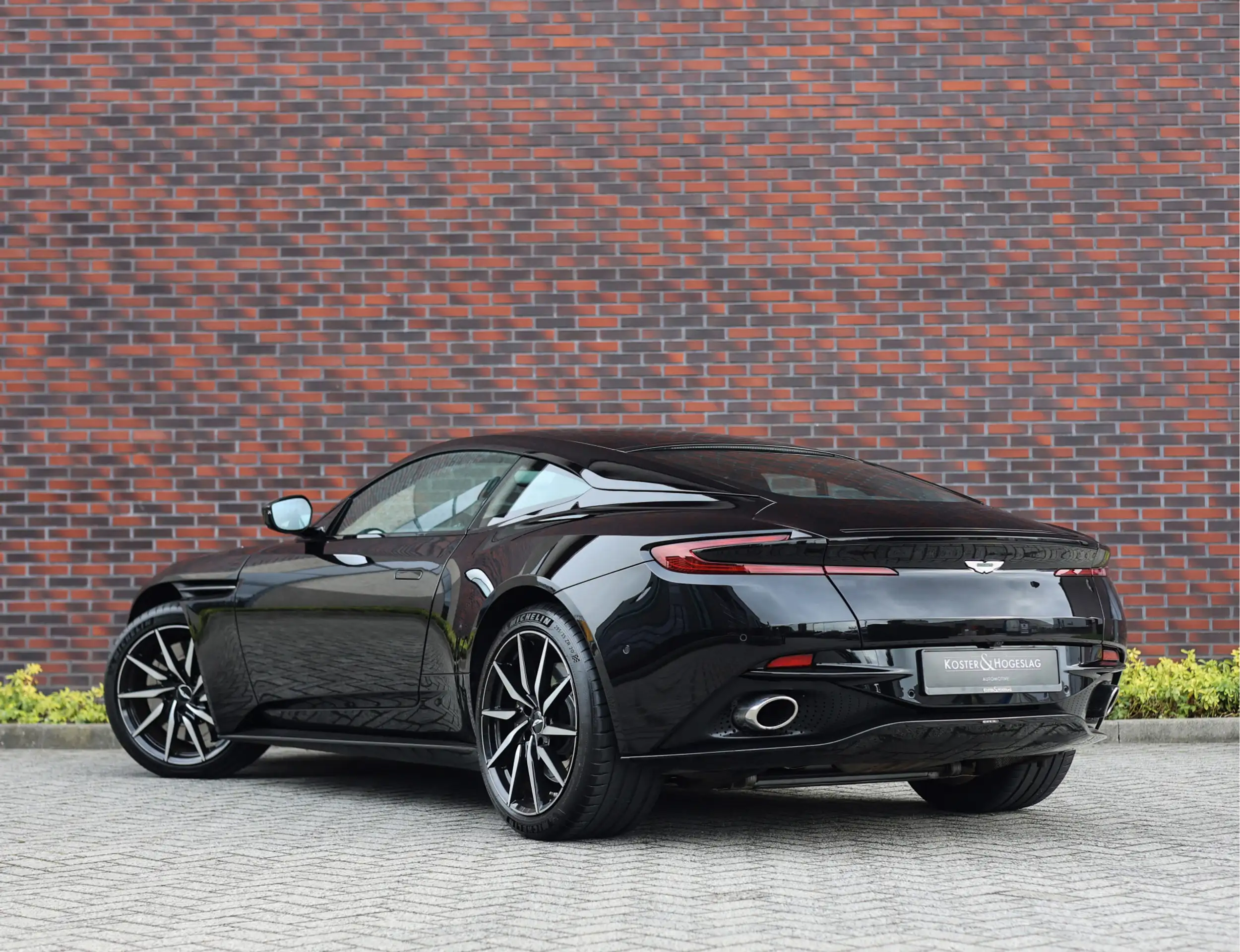 Aston Martin - DB11