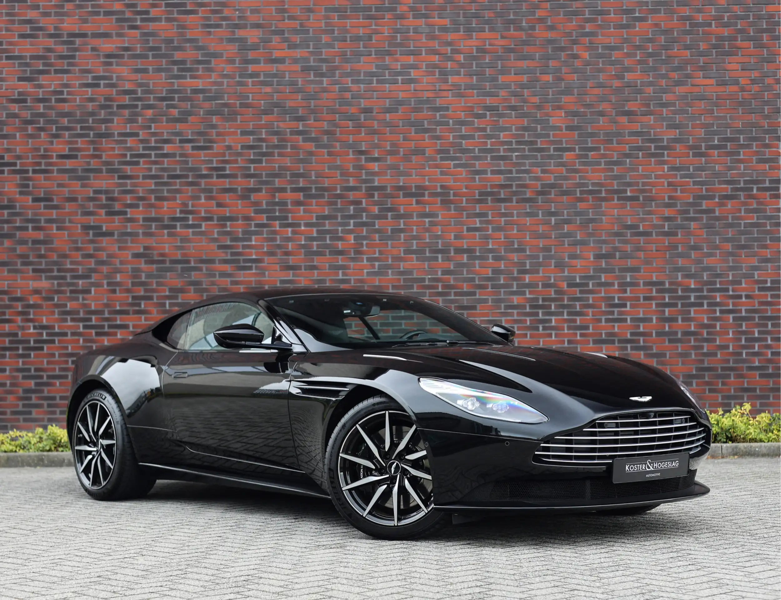 Aston Martin - DB11