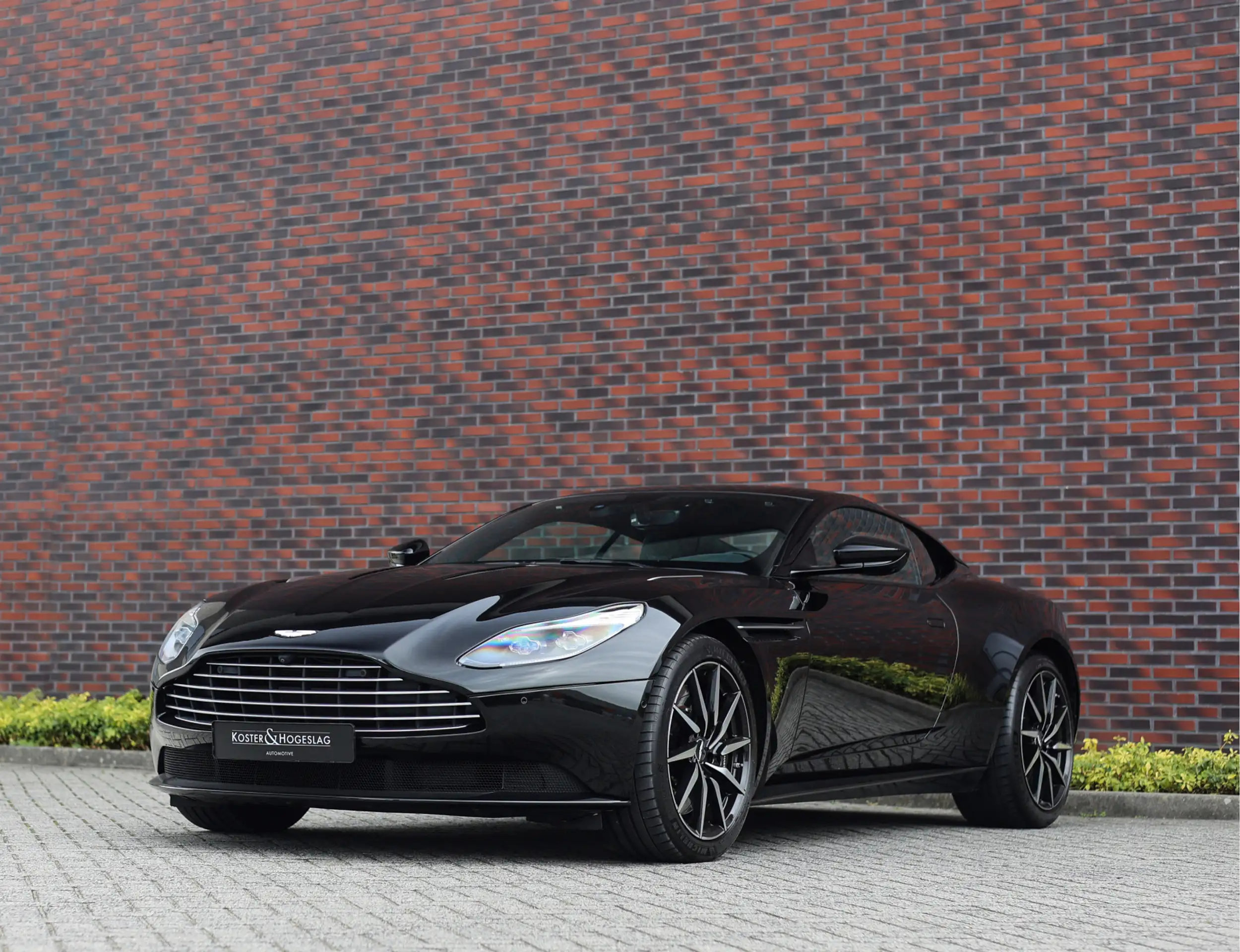 Aston Martin - DB11