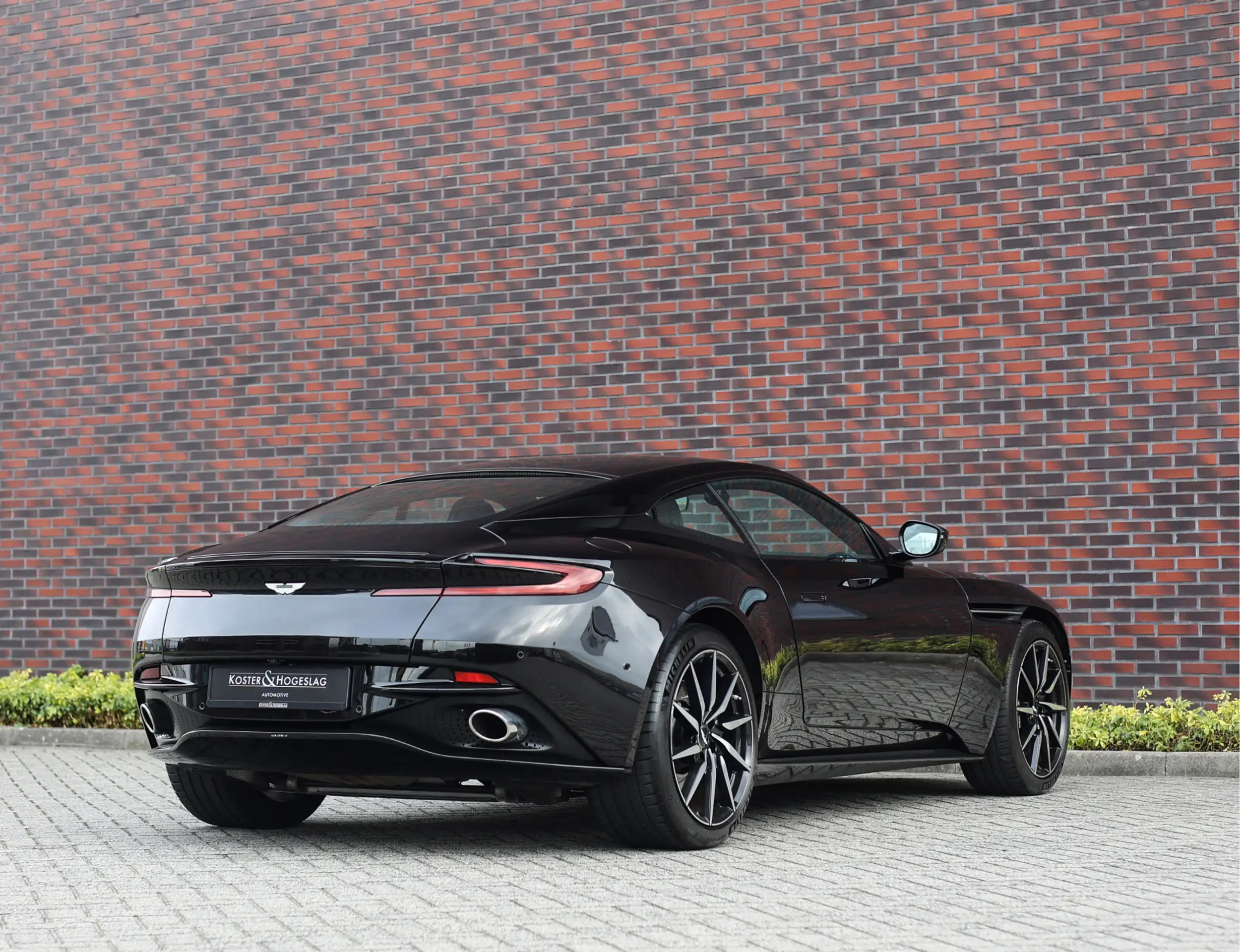 Aston Martin - DB11