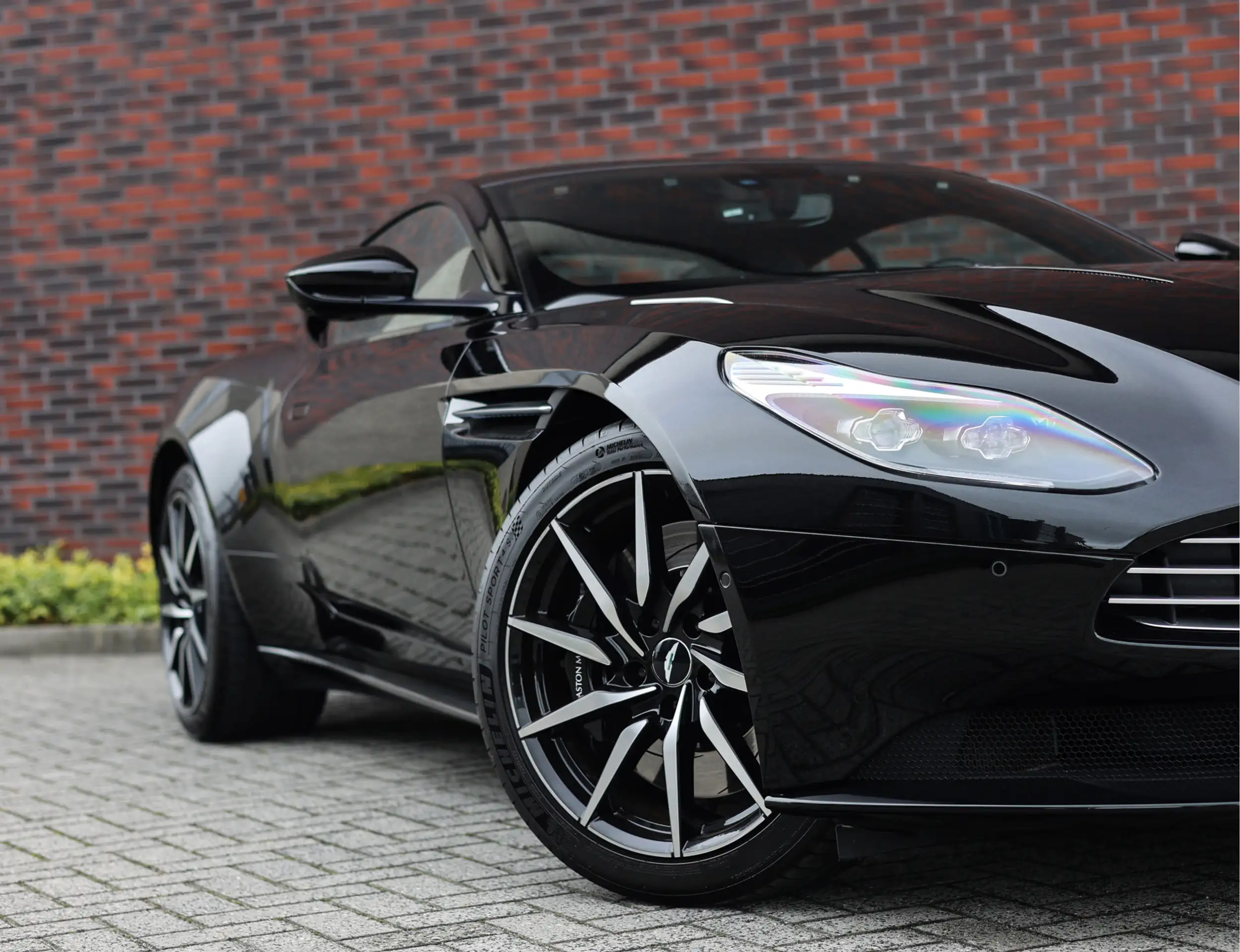 Aston Martin - DB11