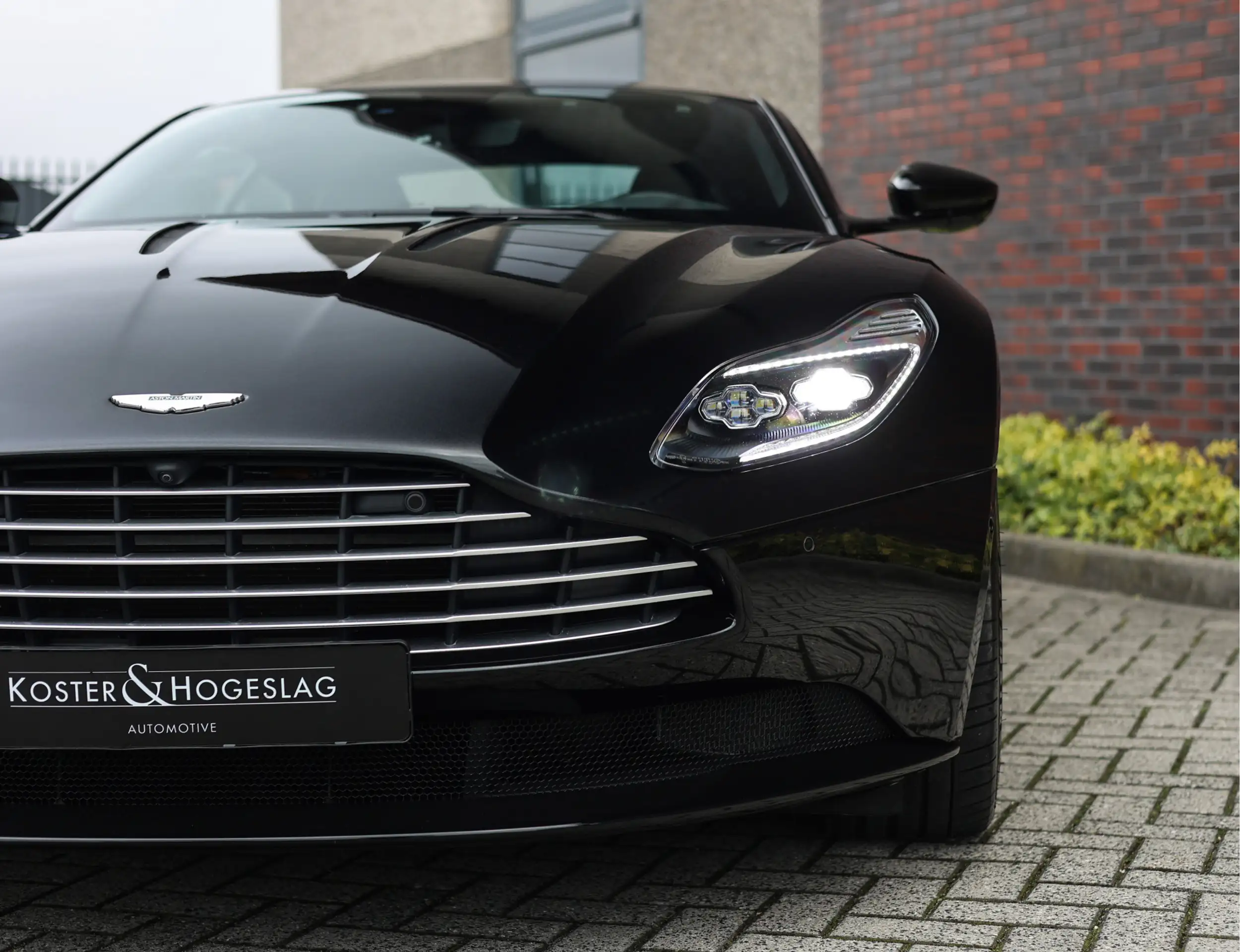 Aston Martin - DB11