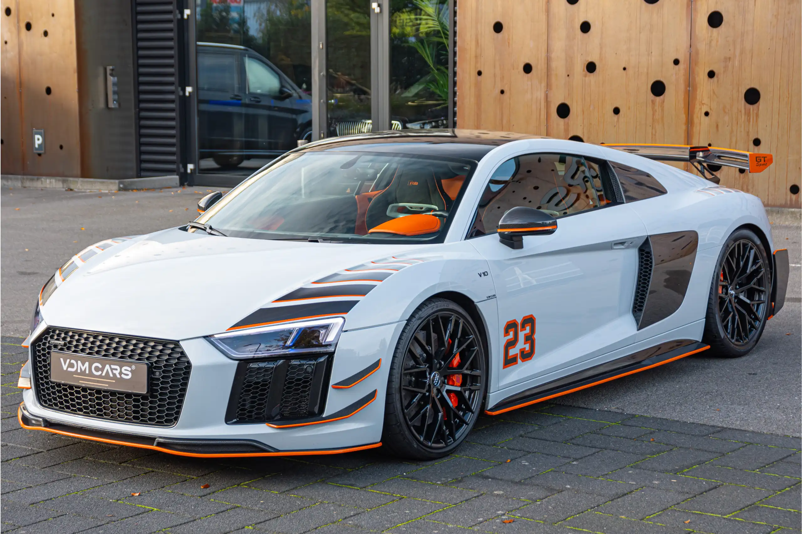 Audi - R8