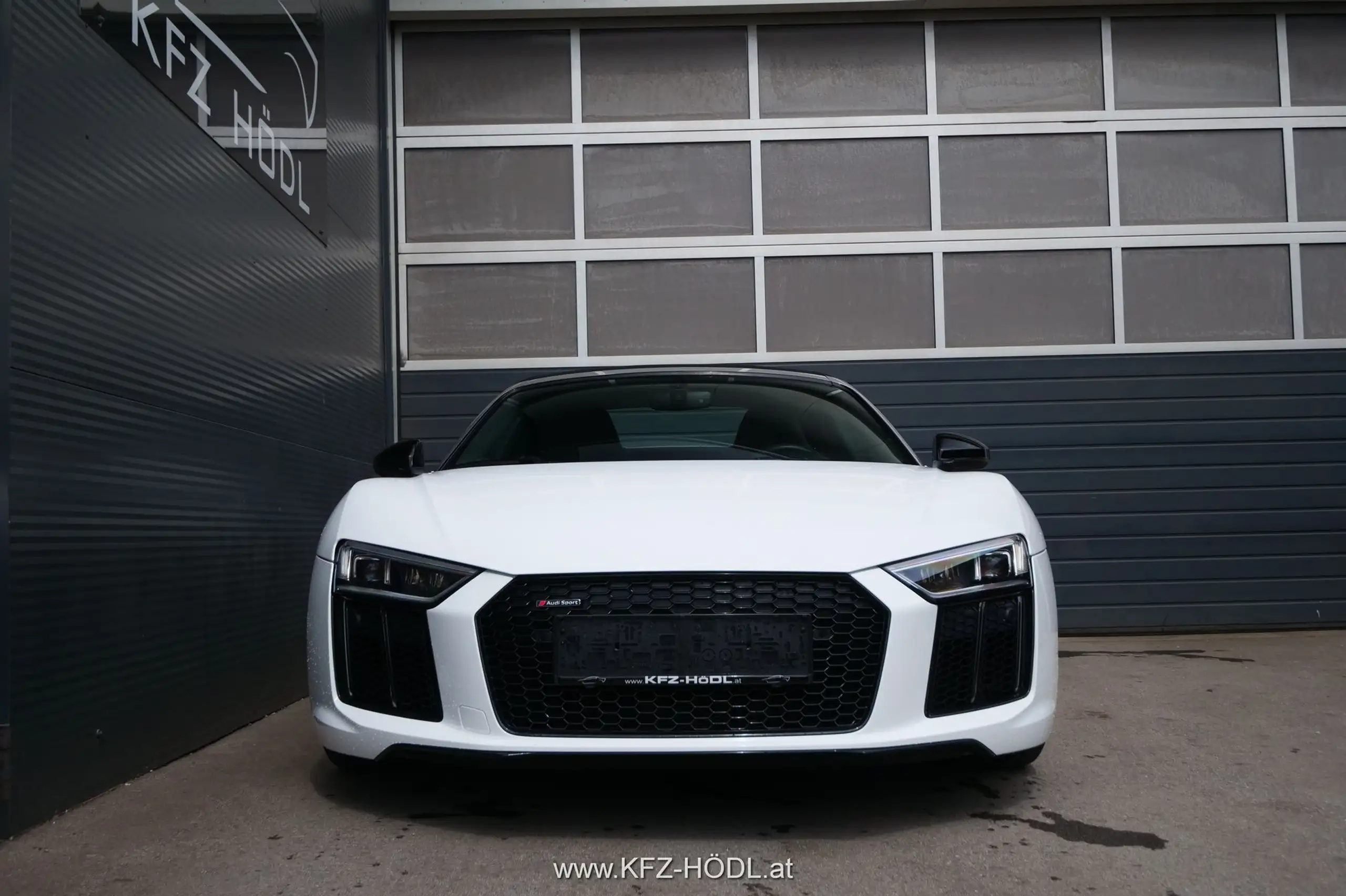 Audi - R8