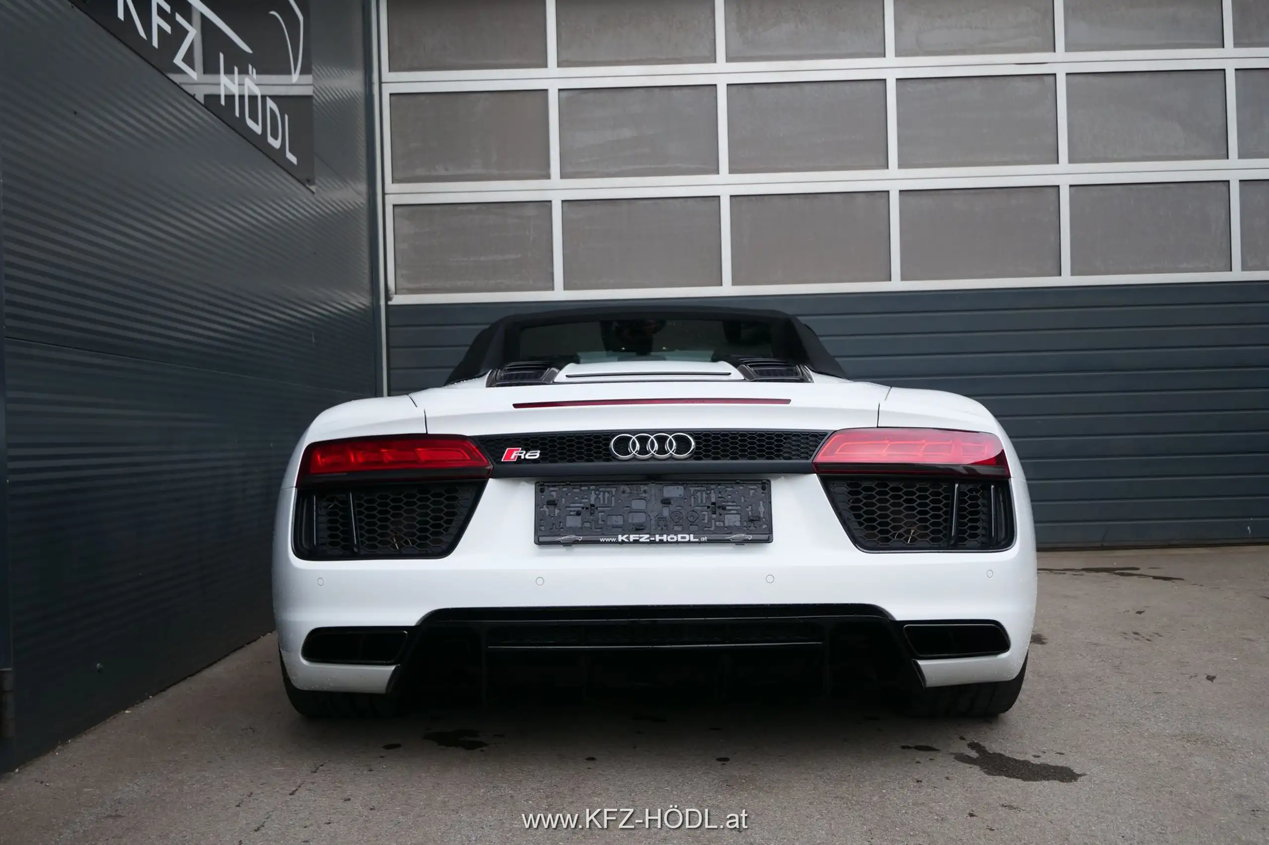 Audi - R8