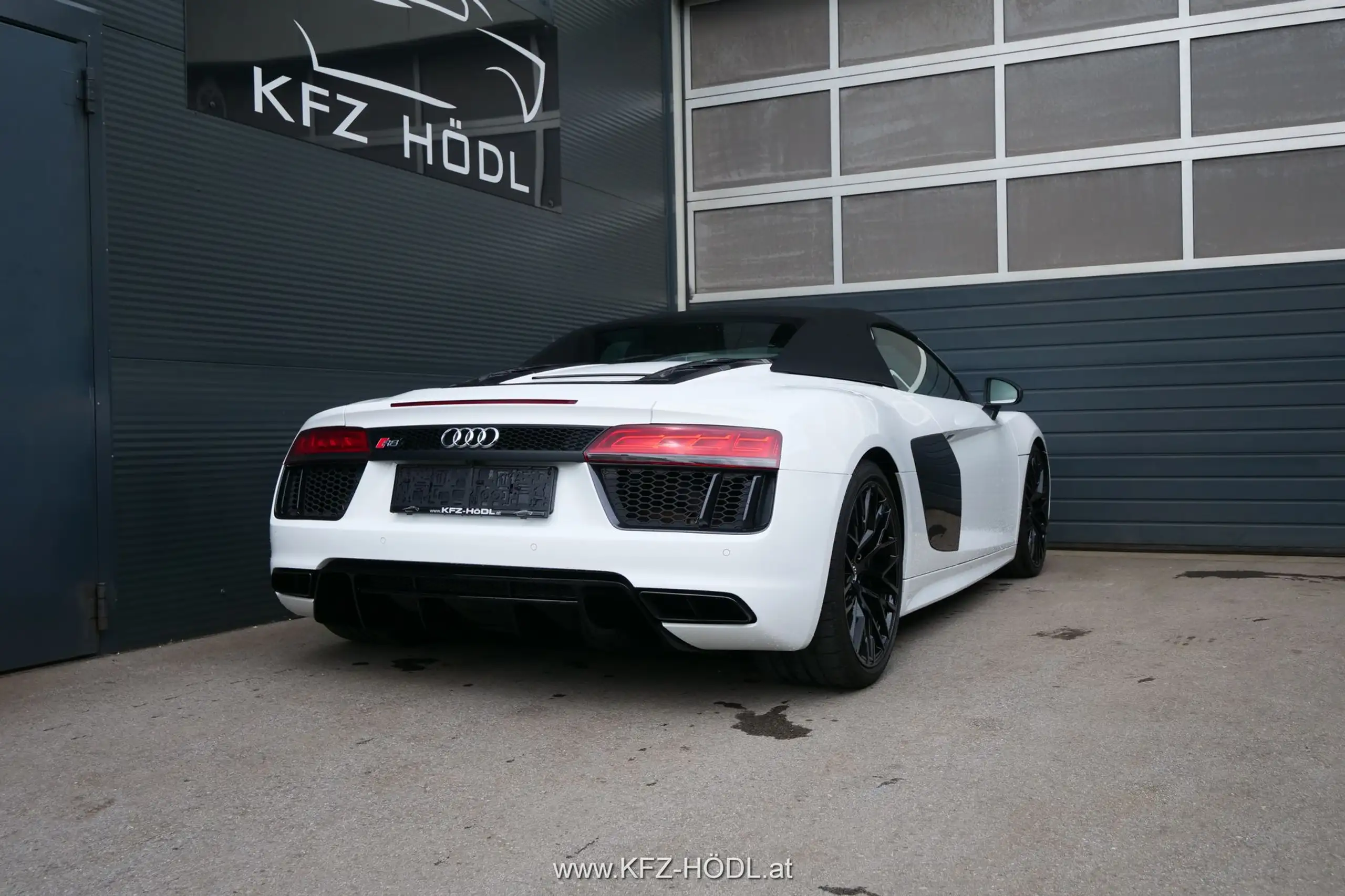 Audi - R8