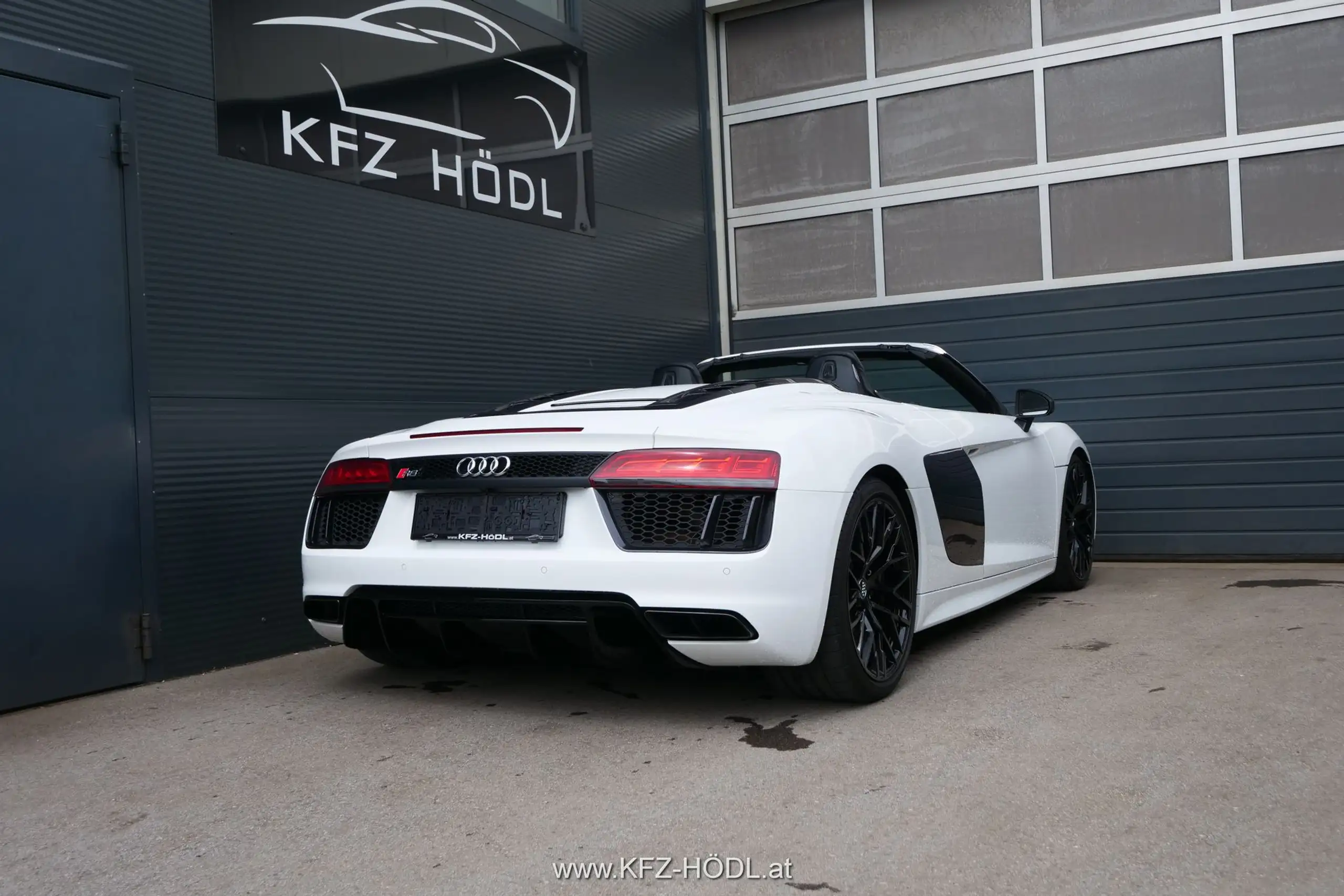 Audi - R8