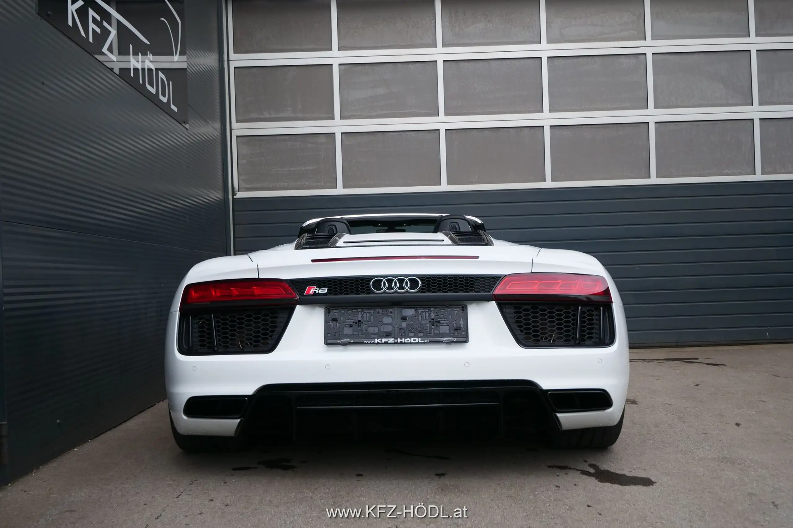 Audi - R8