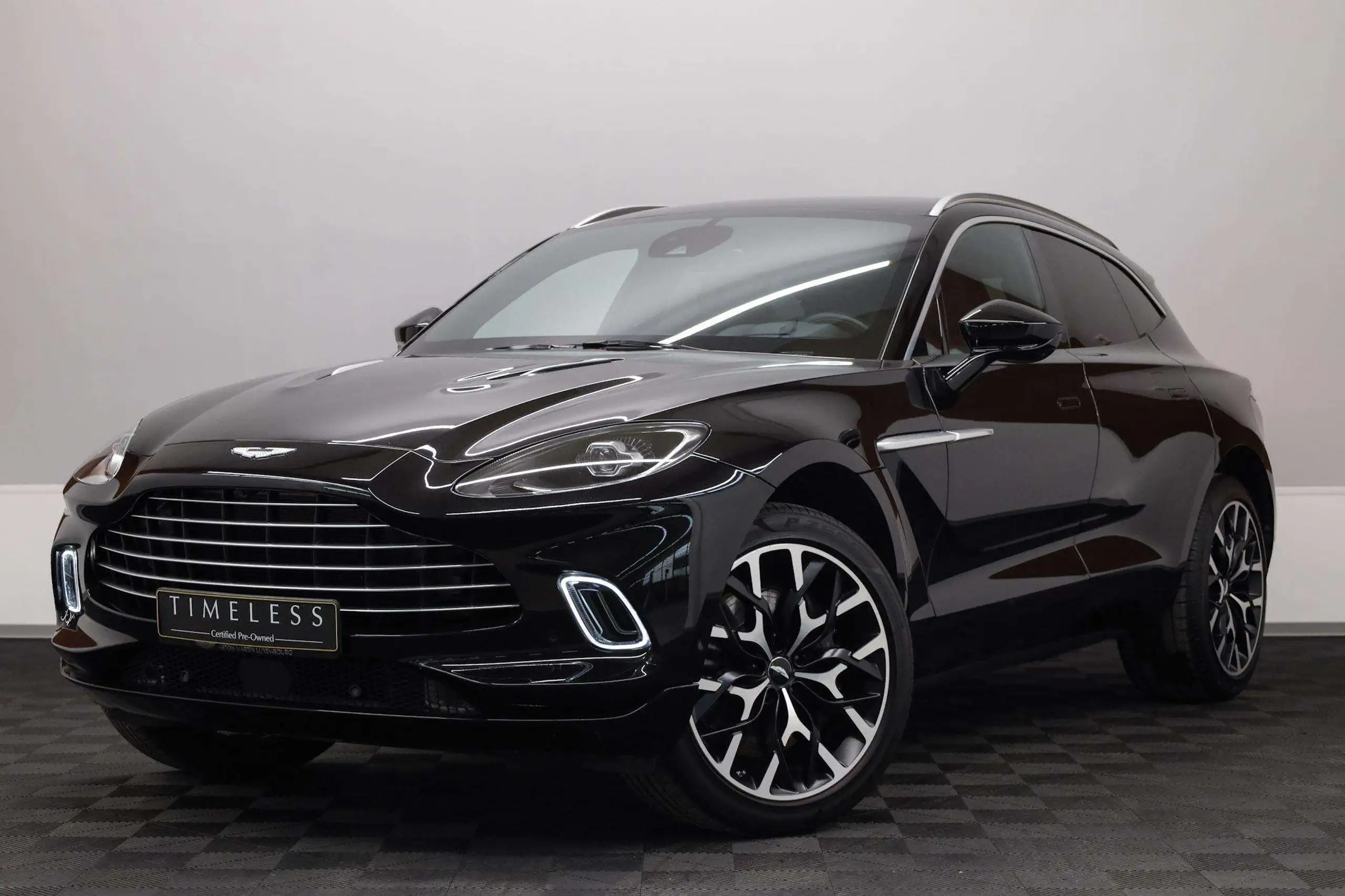 Aston Martin DBX 2021