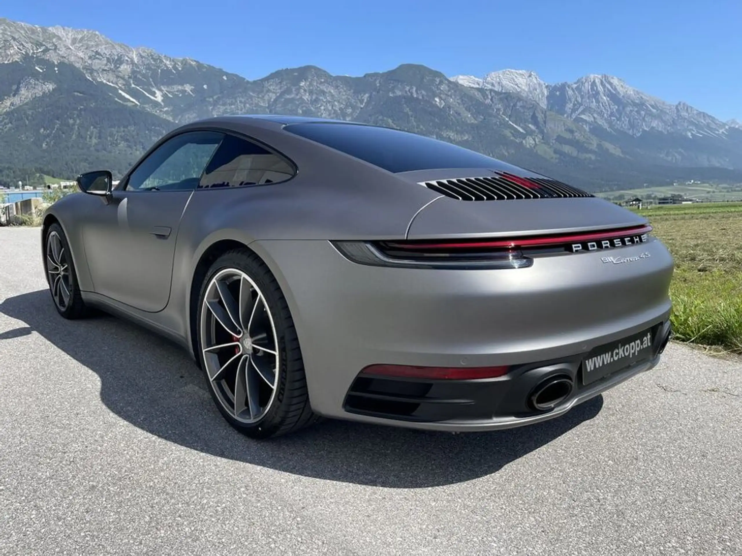 Porsche - 911