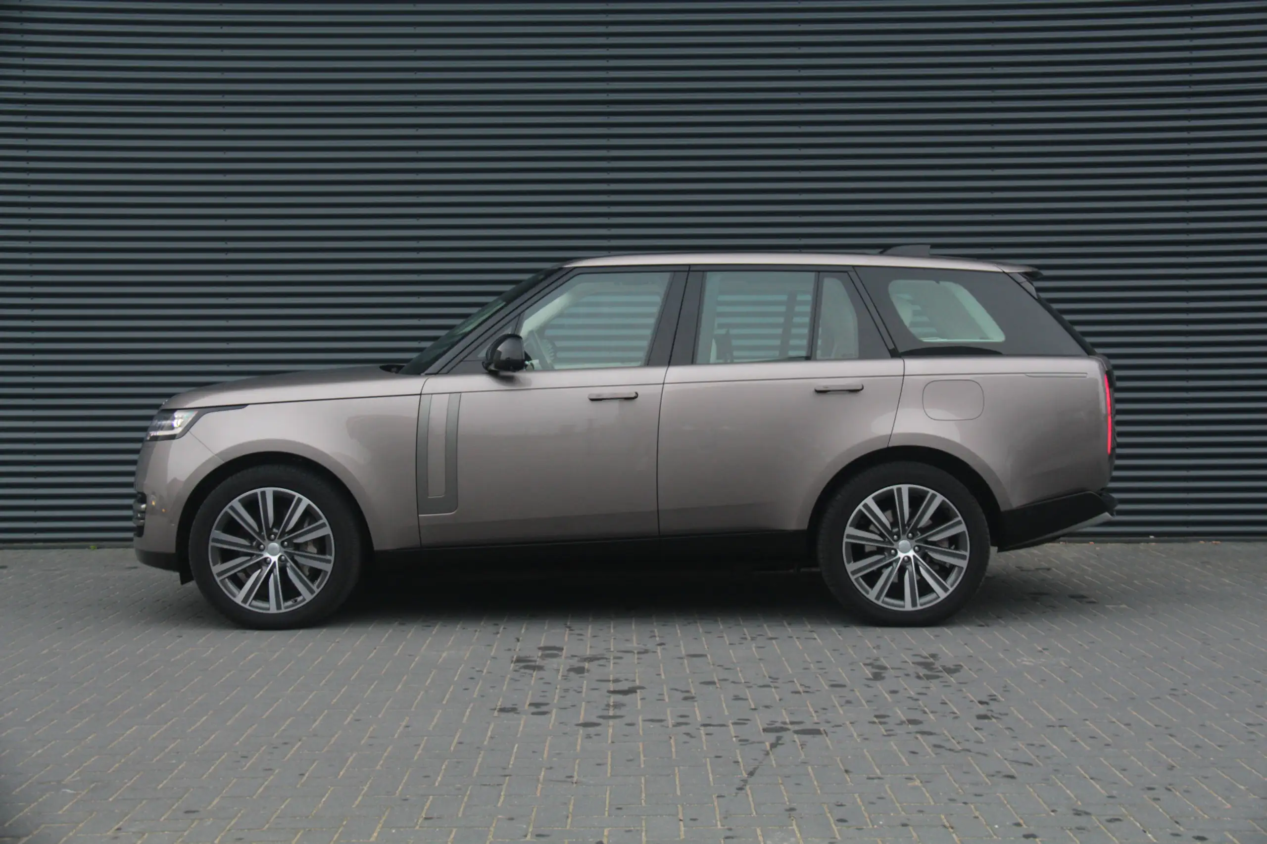 Land Rover - Range Rover