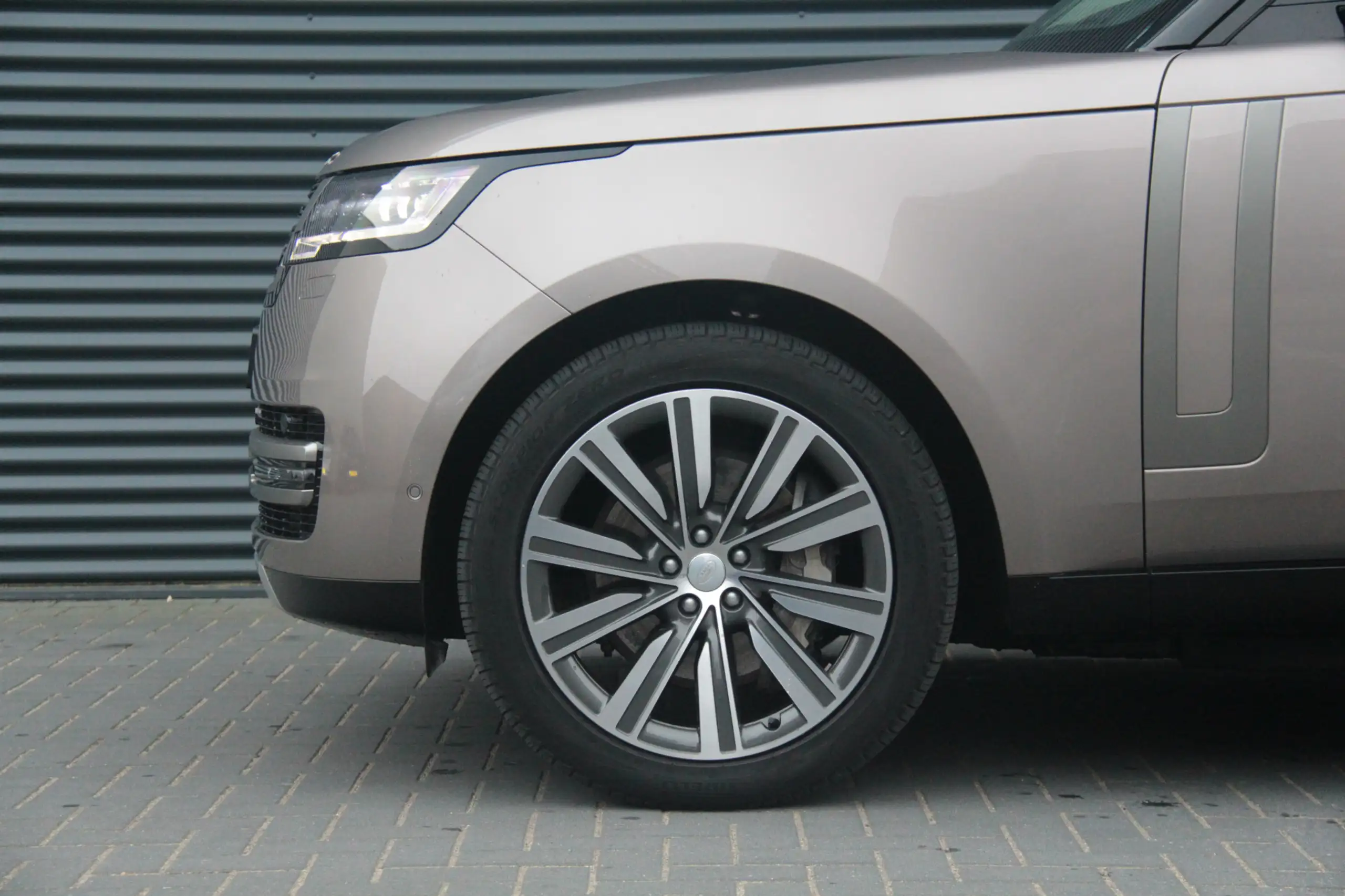 Land Rover - Range Rover