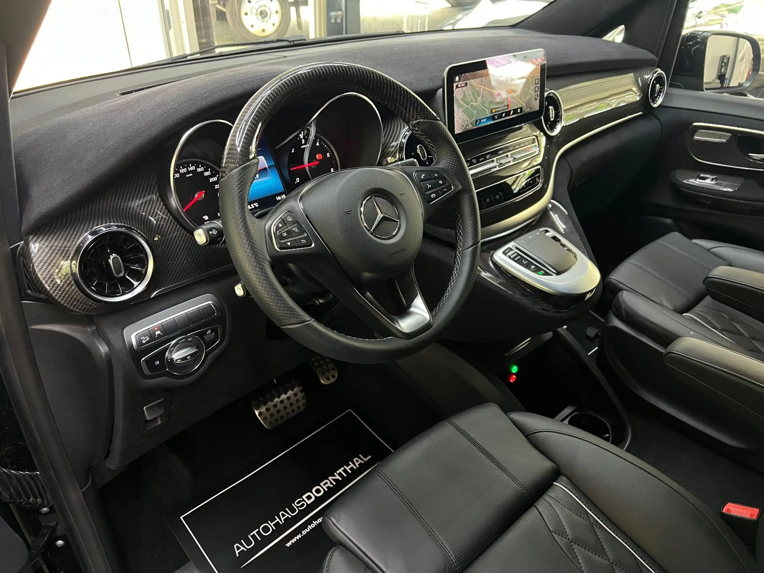 Mercedes-Benz - V 300