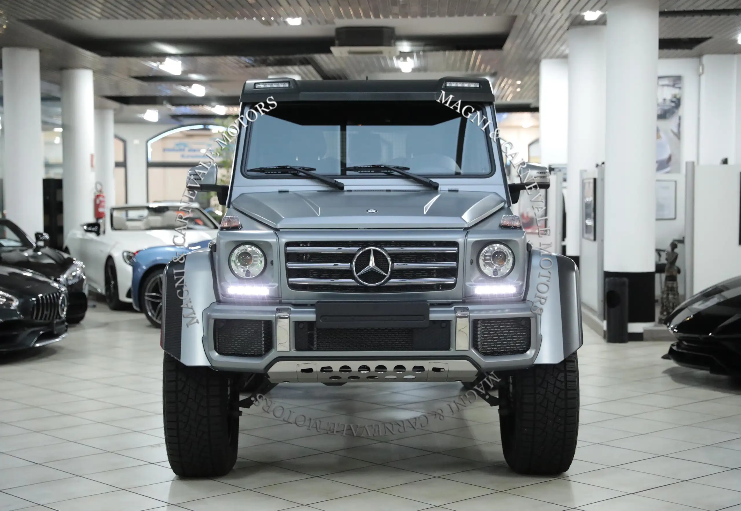 Mercedes-Benz - G 500