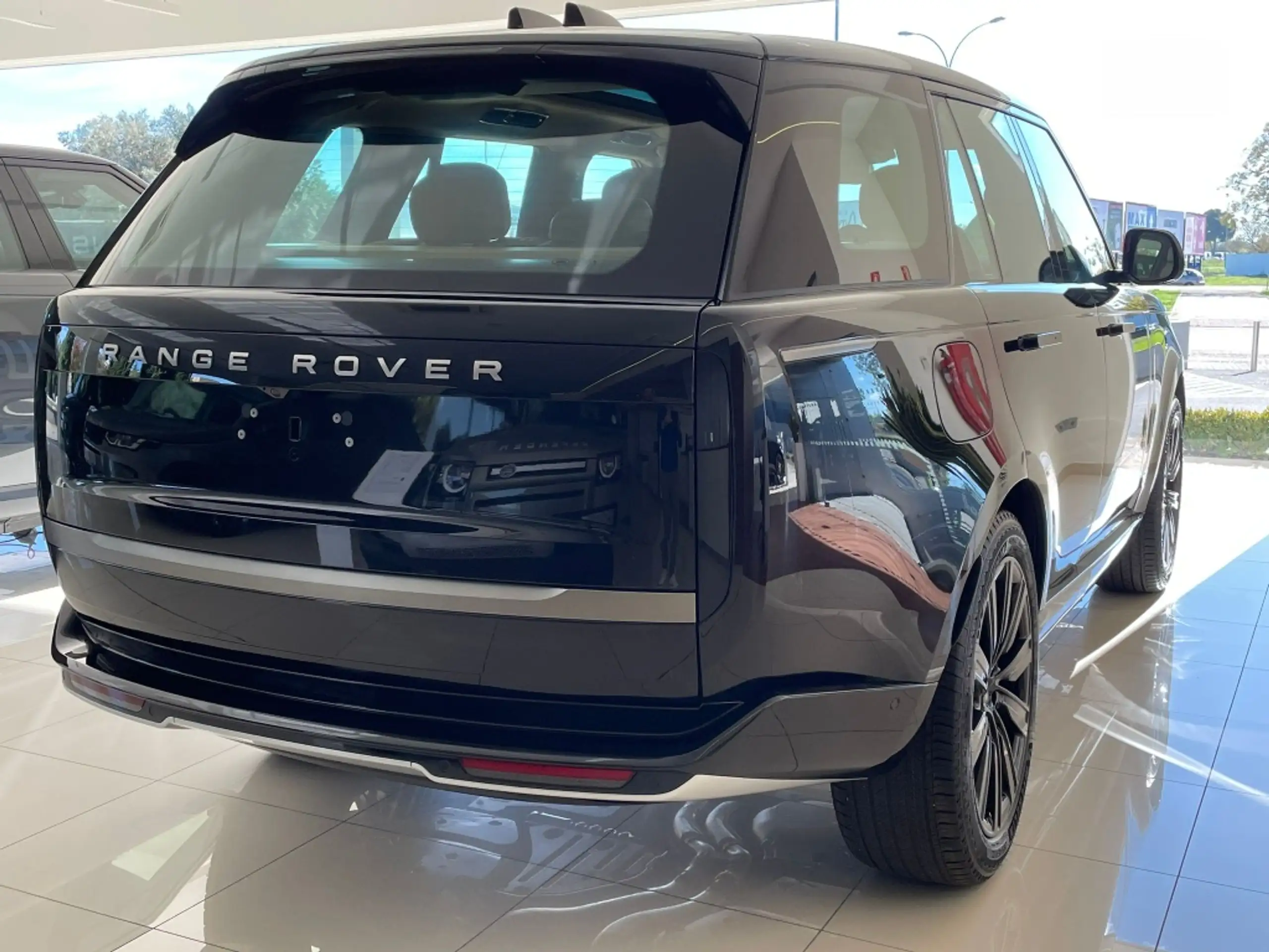 Land Rover - Range Rover