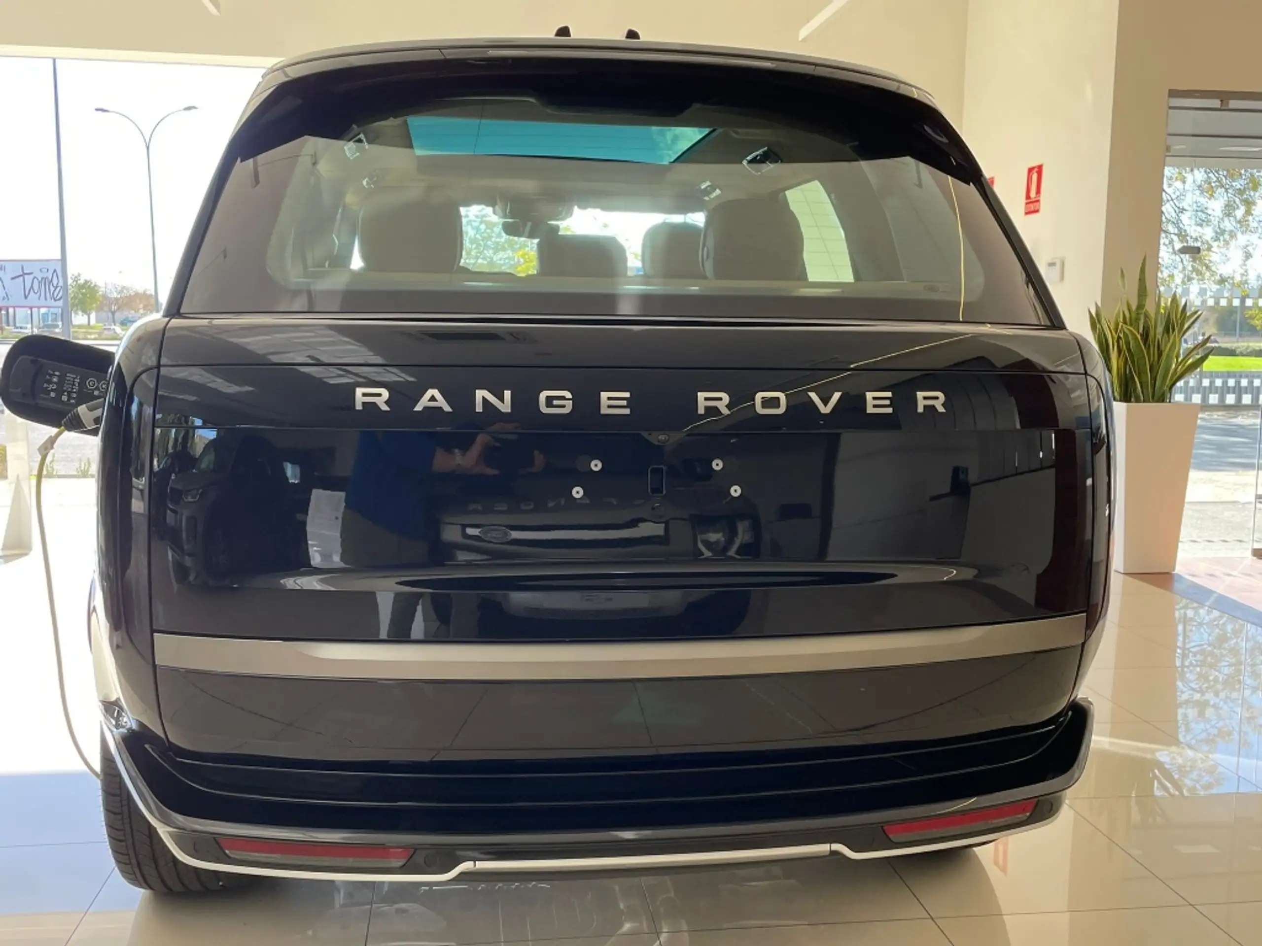 Land Rover - Range Rover