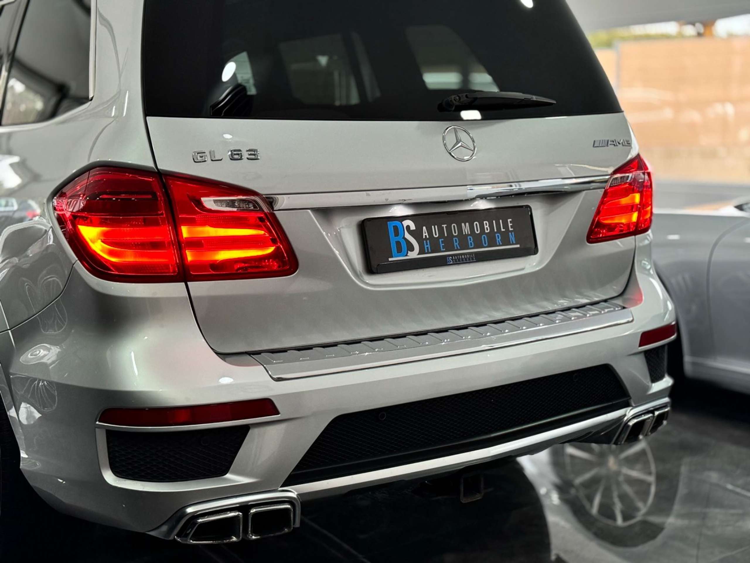 Mercedes-Benz - GL 63 AMG