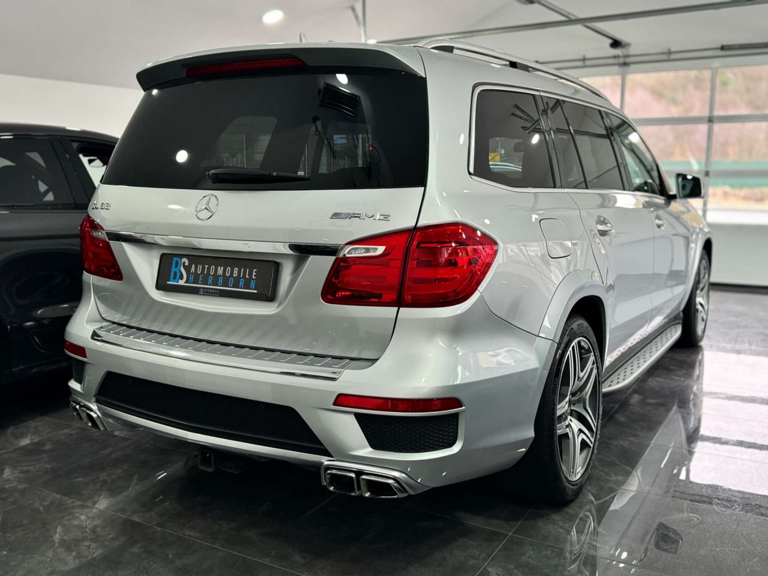 Mercedes-Benz - GL 63 AMG