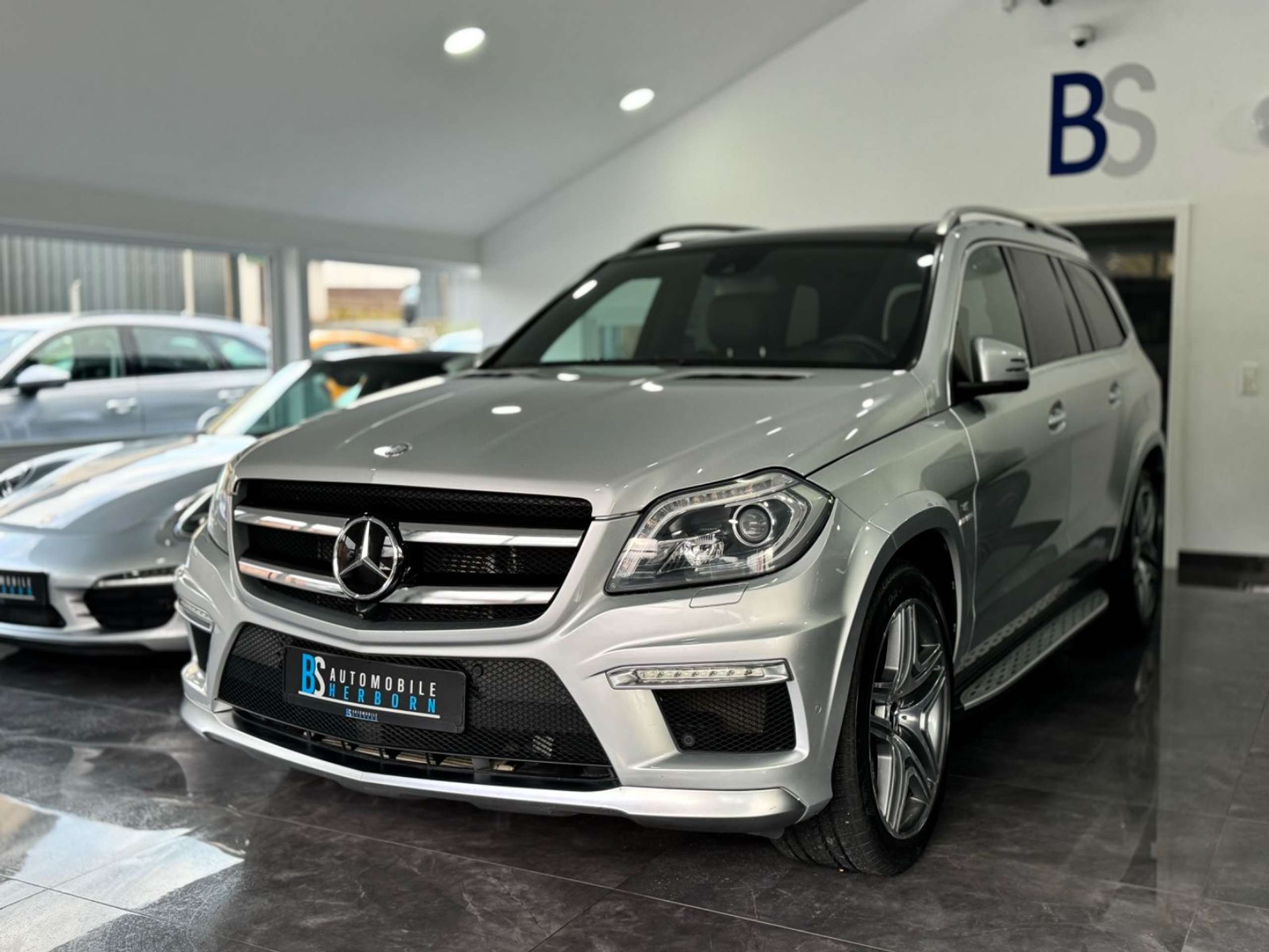 Mercedes-Benz - GL 63 AMG