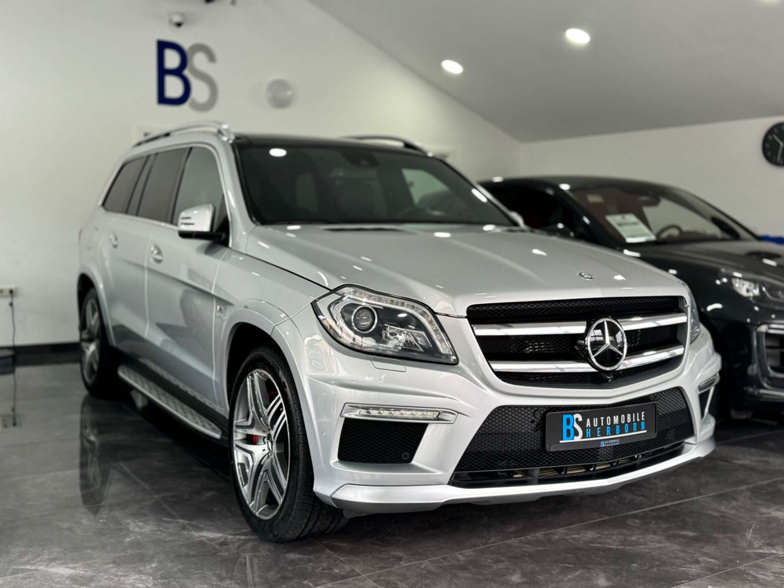 Mercedes-Benz - GL 63 AMG