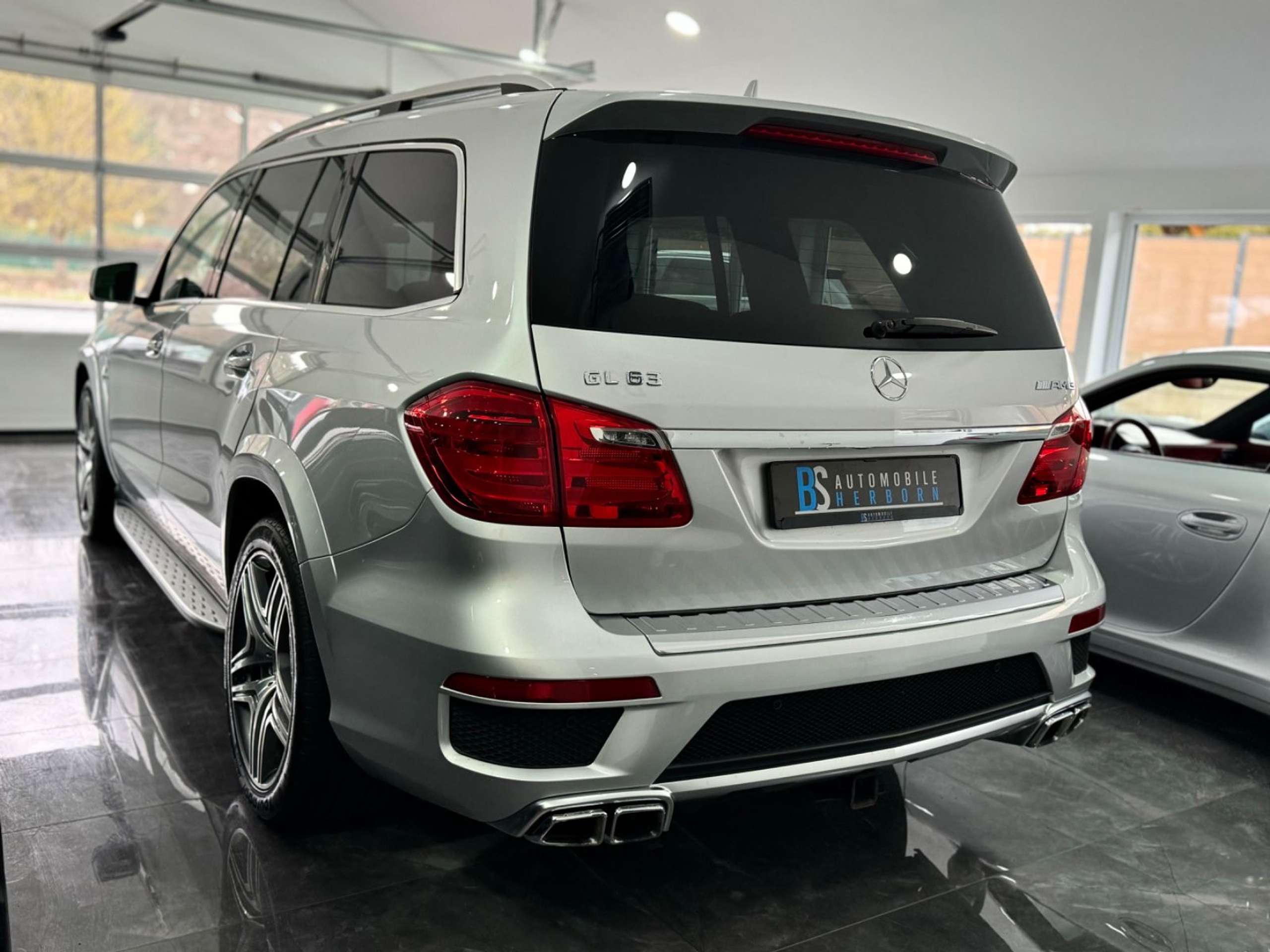 Mercedes-Benz - GL 63 AMG