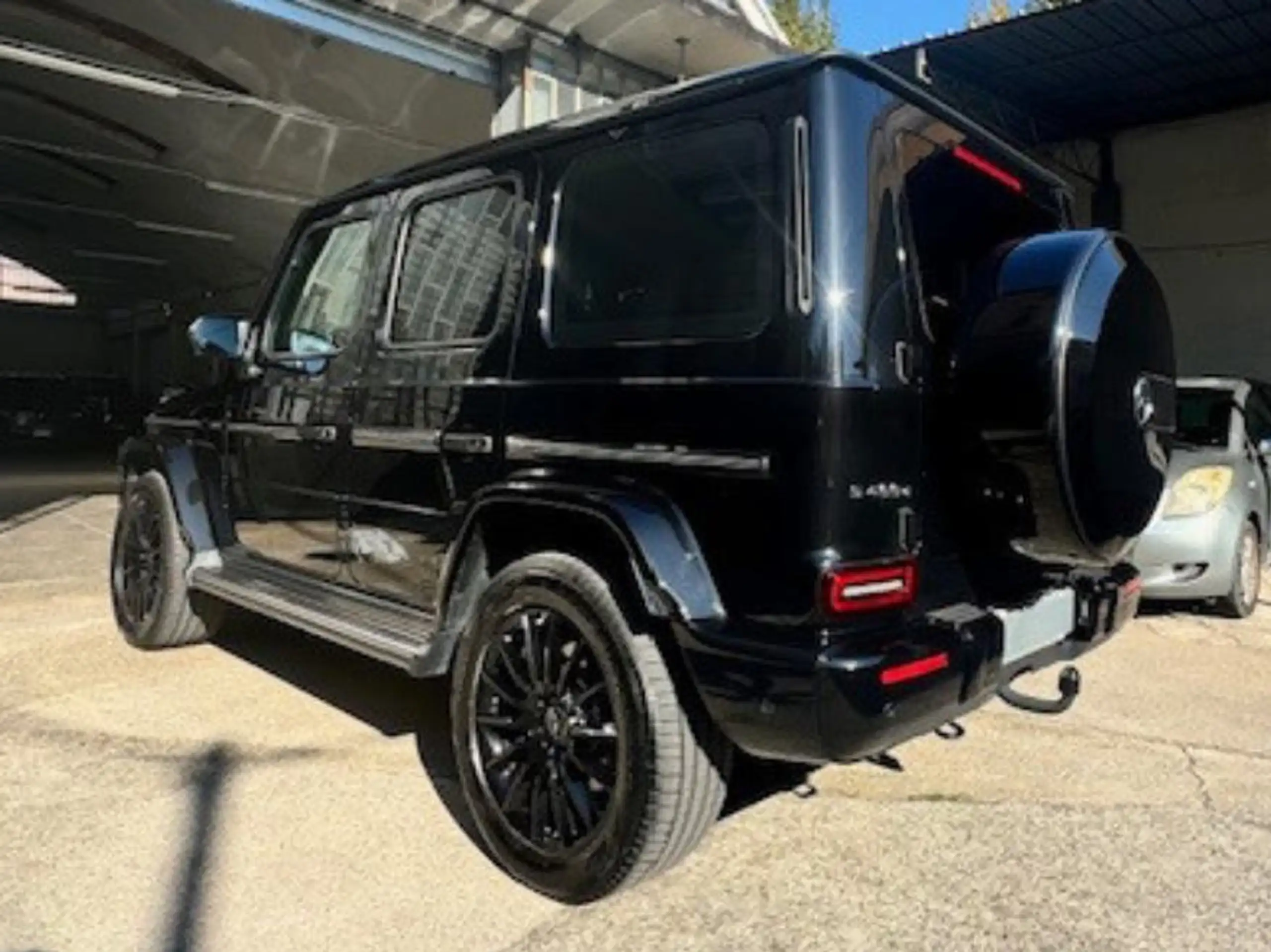 Mercedes-Benz - G 400