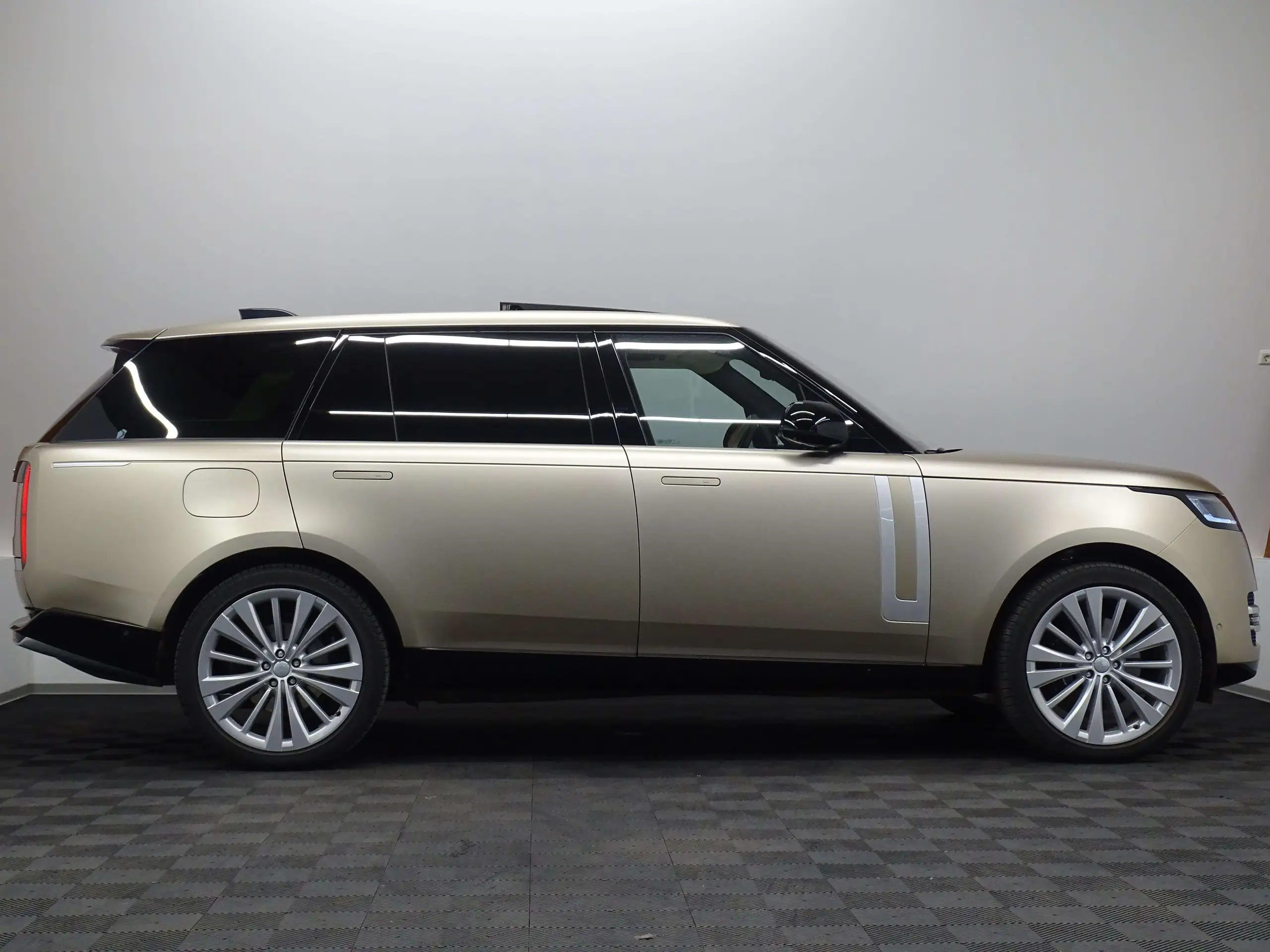 Land Rover - Range Rover