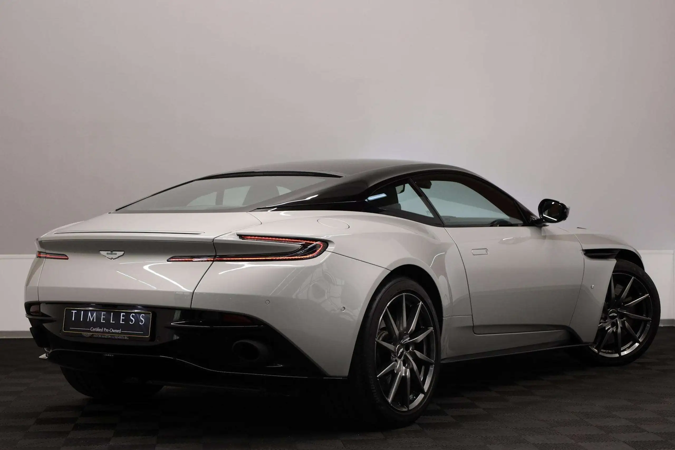 Aston Martin - DB11