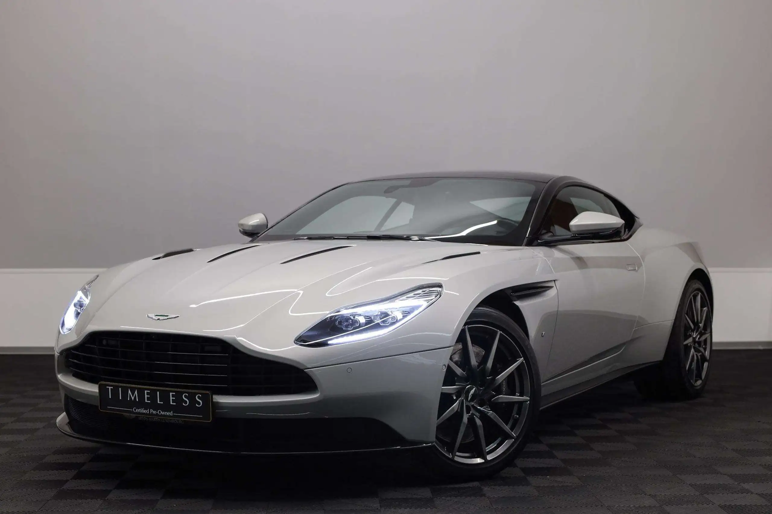 Aston Martin DB11 2019